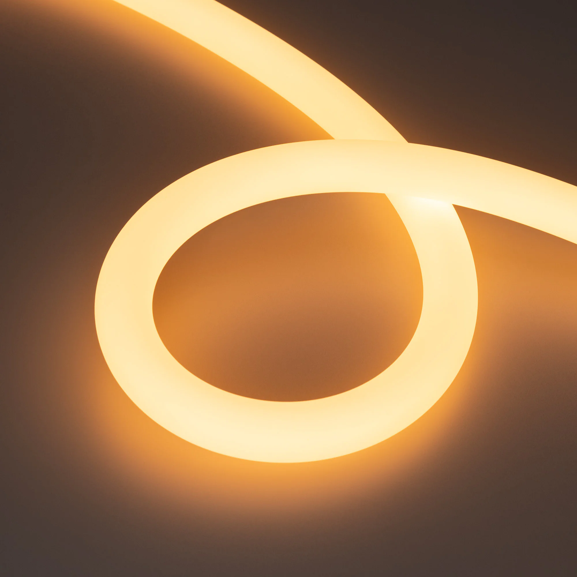 Лента герметичная MOONLIGHT-SIDE-A336-D25mm 24V Warm2300 360deg (14.4 W/m, IP65, 2835, 5m, wire x1) 038750 - Гибкая герметичная лента (неон серии MOONLIGHT), сечение 25х25 мм. Светодиоды SMD 2835 336 шт/м. Цвет свечения ТЕПЛЫЙ БЕЛЫЙ (2300 К), индекс цвето