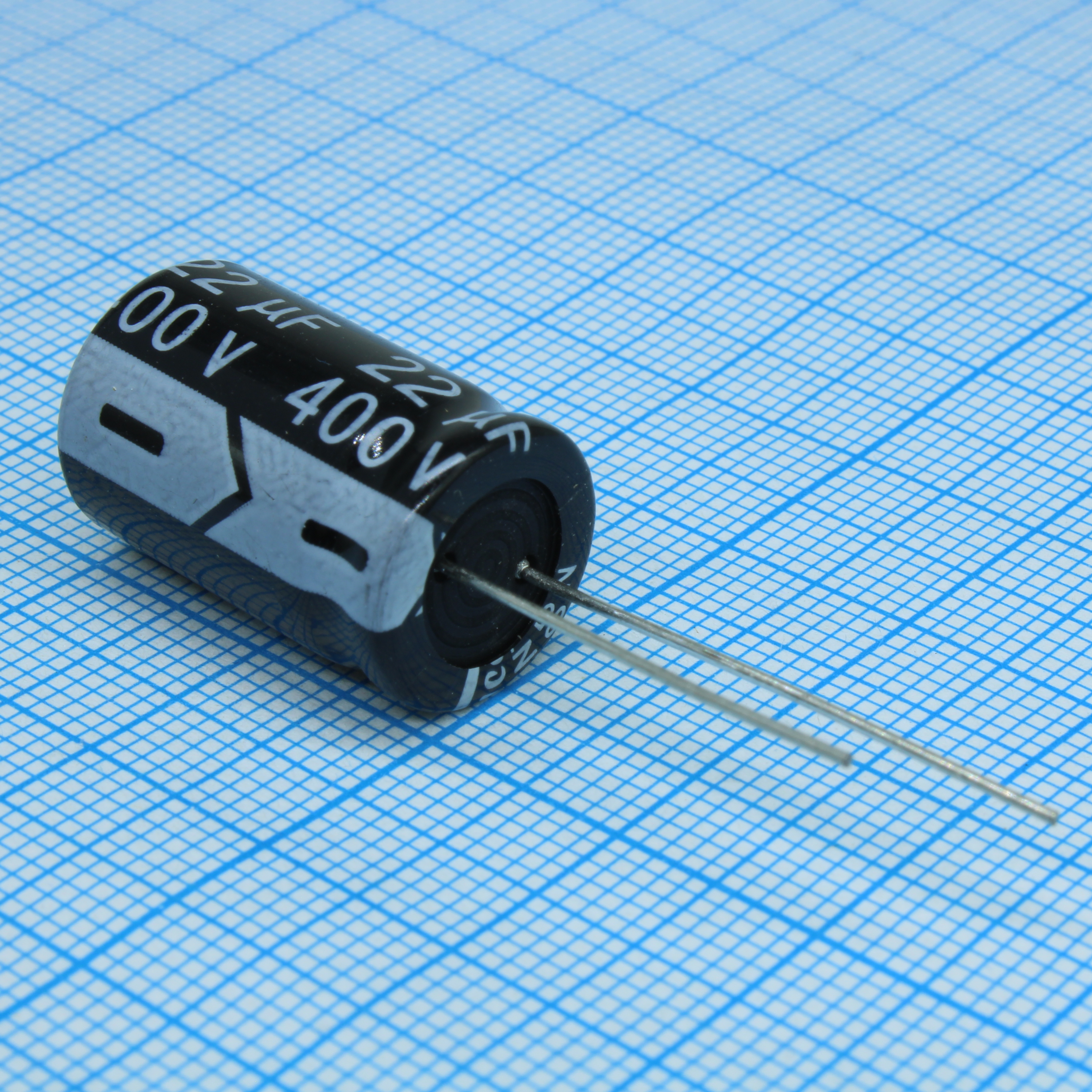 KM220M2GBKJ1321VBK - Конденсатор алюминиевый электролитический 22мкФ 400В ±20% (13х21мм) радиальный 5мм 155мА 2000часов 105°C