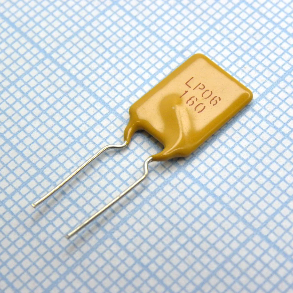 LP06- 160F - Самовосстанавливающийся предохранитель PTC 1.6A(hold) 3.2A(trip) 6V 40A 0.9W 9s 0.05Ohm Radial 9 X 3 X 17.9mm Bag