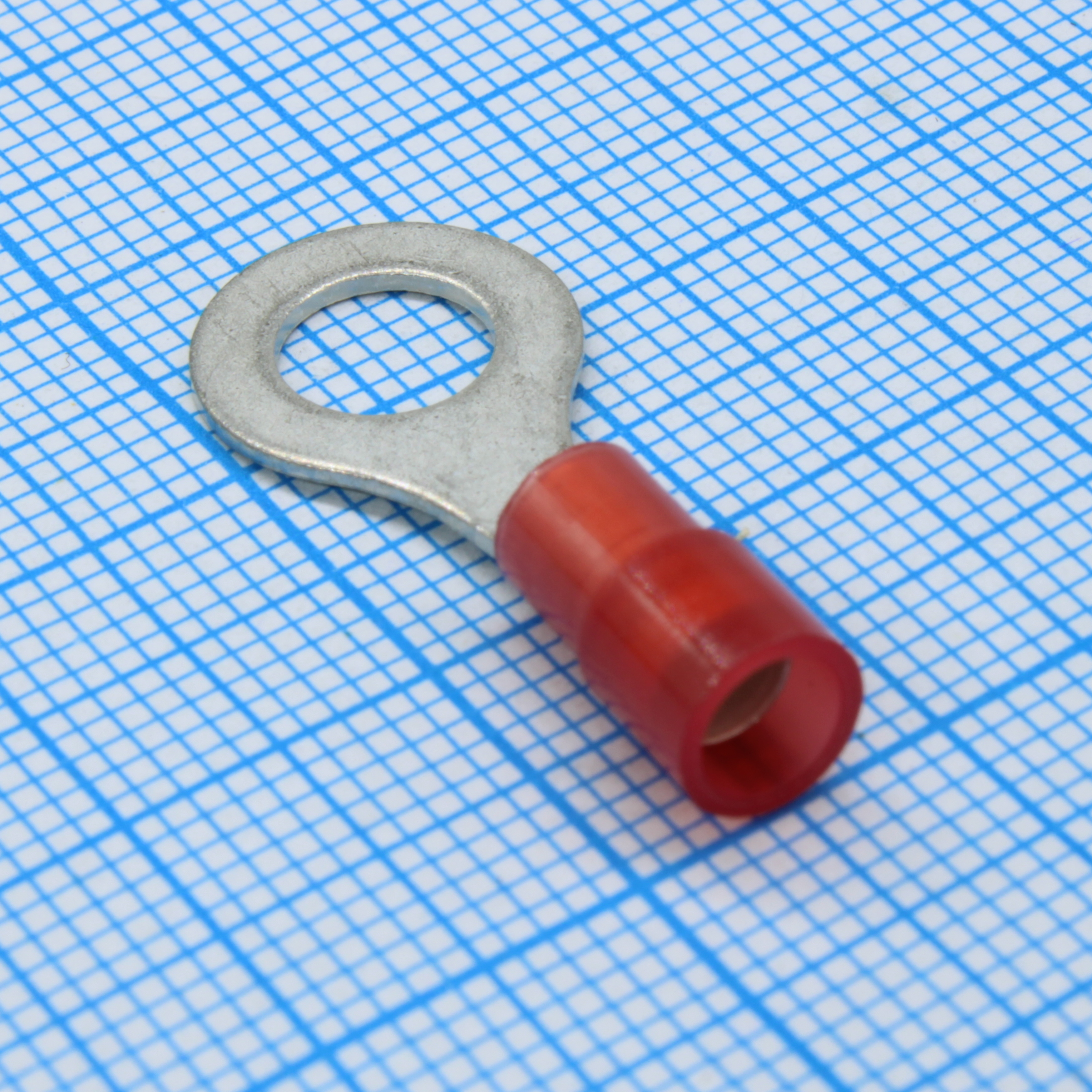 ВНКИ 1.5-6 - Виброустойчивый кольцевой кабельный изолированный наконечник с нейлоновой манжетой, сечение 0.25-1.5 мм2 под М6