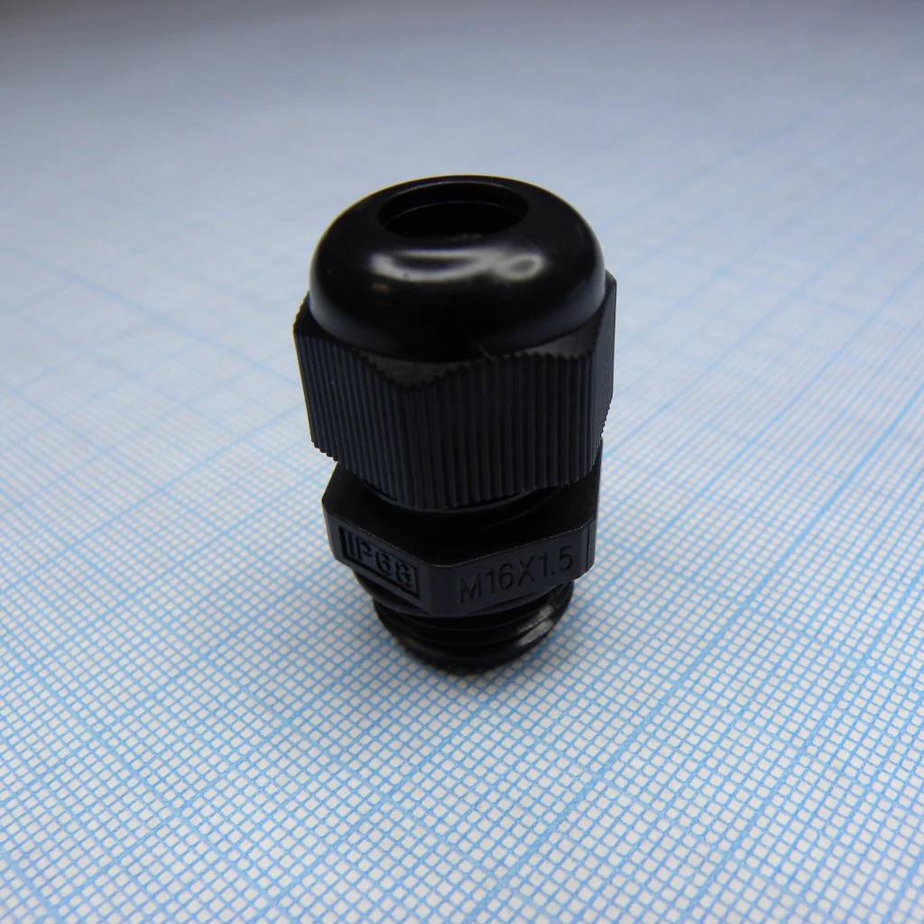 DDL-M16P (black) - Кабель ввод, крепление на панель, гайка для крепления на панель приобретается отдельно
