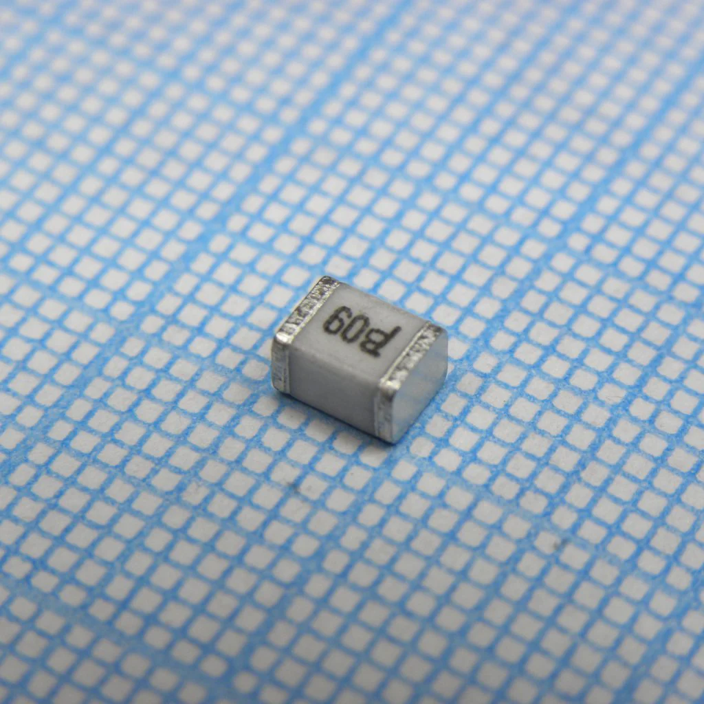 2051-09-SM-RPLF - SMD 2.7x3.2x4.5mm 90V ±30% 2kA/2A.