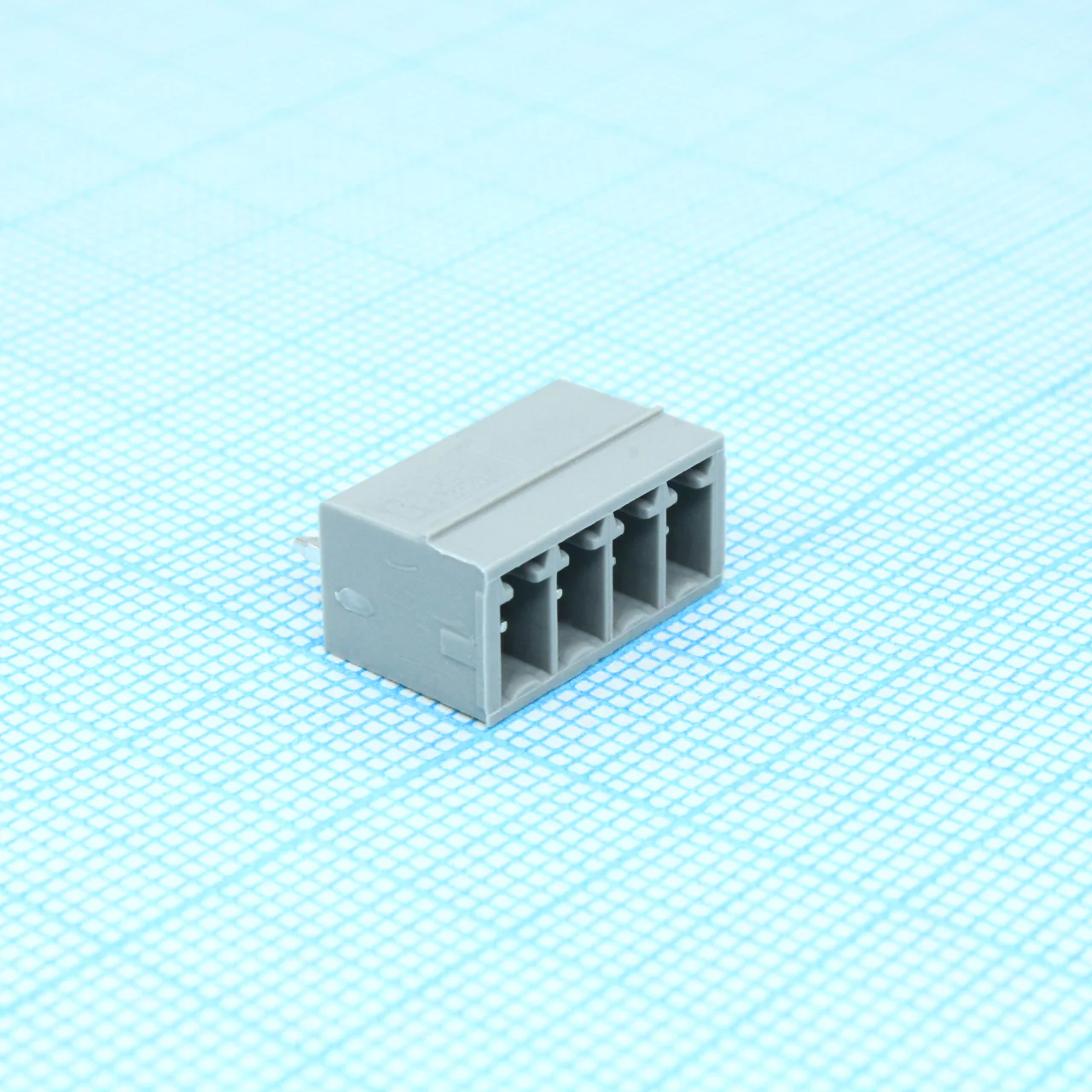 BCH-350V- 4 GY - Корпусная часть для печатных плат, номинальный ток: 8 A, расчетное напряжение (III/2): 160 В, номинальное сечение: 1,5 мм?, полюсов: 4, размер шага: 3,5 мм, цвет: сигнальный серый