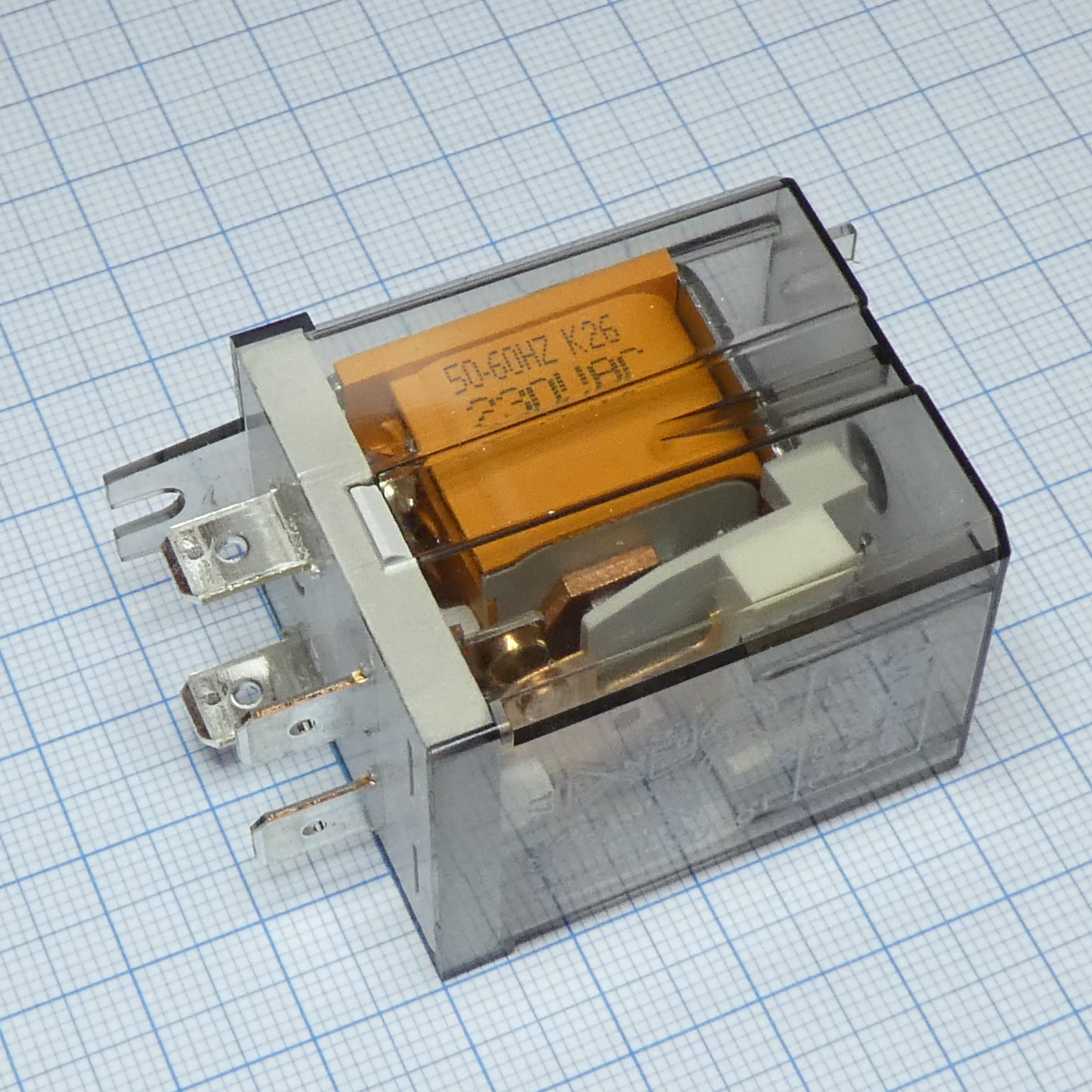 65.31.8.230.0300 - Силовое электромеханическое реле; монтаж в наконечники Faston 250 (6.3x0.8мм); 1NO 30A; контакты AgCdO (зазор 3мм); катушка 230В AC; степень защиты RTI; монтажный фланец; опции: нет