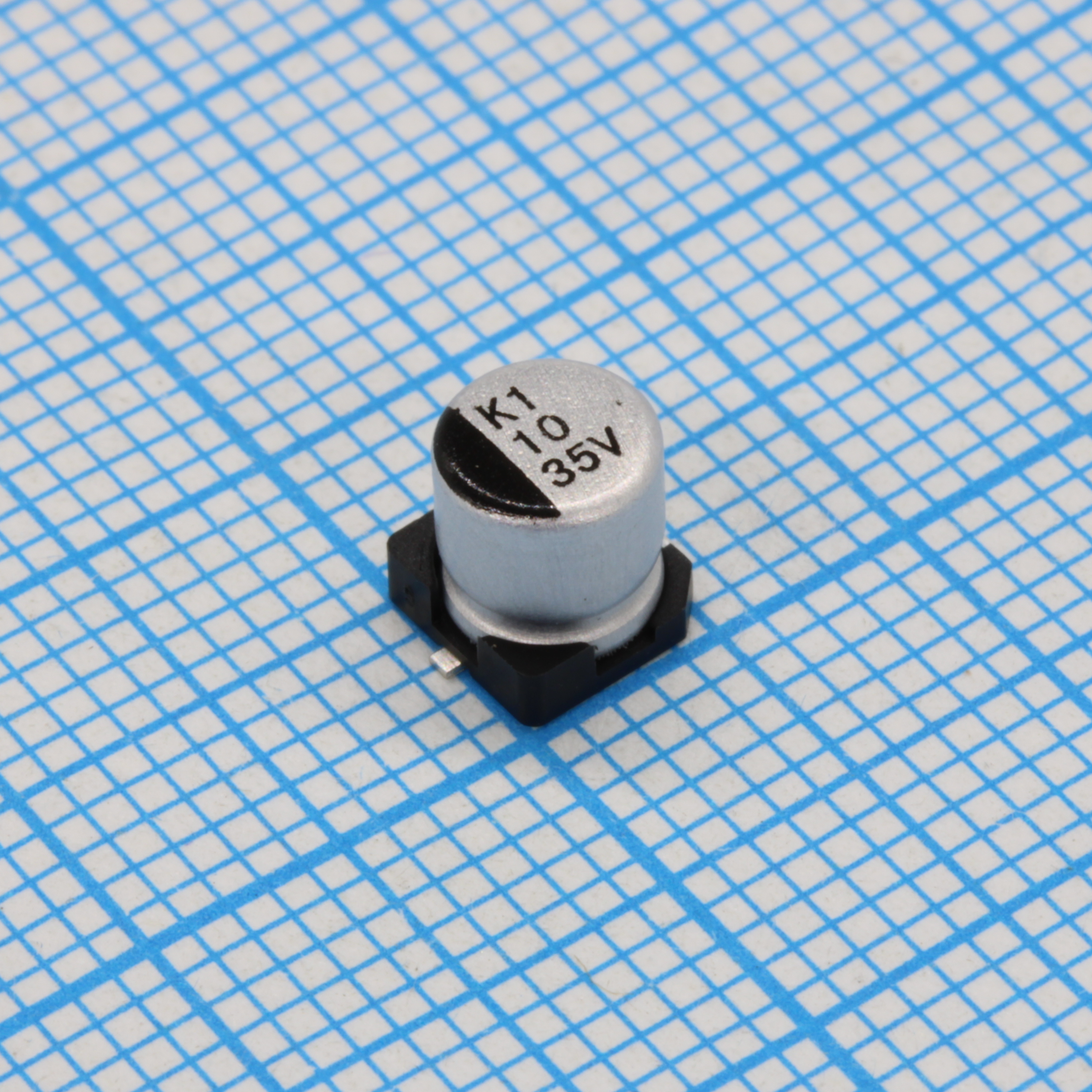 CK035M100D5APKKKV00R - Конденсатор алюминиевый электролитический 35В 10мкФ ±20% SMD 28мА 2000ч лента на катушке 105°С