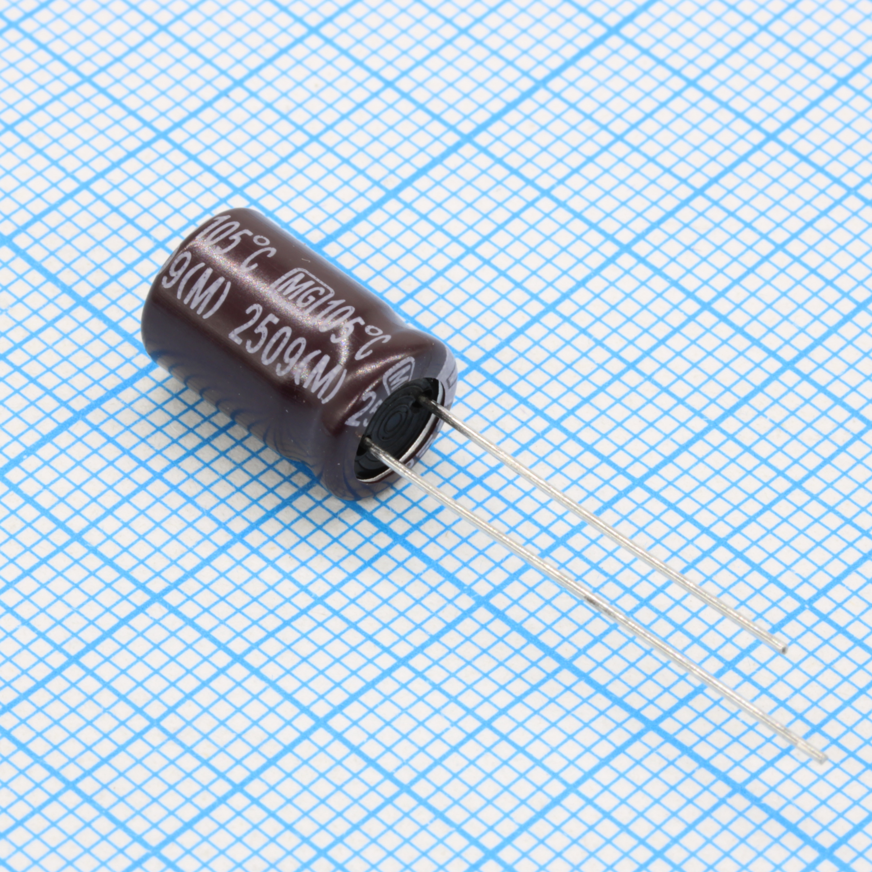 MG035M221F12PKKKS00R - Конденсатор алюминиевый электролитический 220мкФ 35В ±20% (8х12мм) радиальный 3.5мм 0.059Ом 990мА 6000час 105°C россыпь