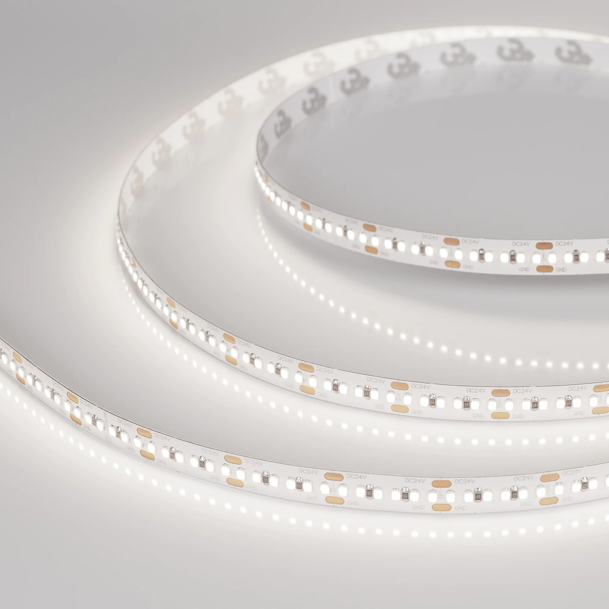 Лента MICROLED-M300-8mm 24V Day5000 (8 W/m, IP20, 2216, 5m) 023173(2) - Светодиодная гибкая лента MICROLED-M300, открытая IP20. Светодиоды 2216, 300 шт/м ( 1500 шт на 5 м), белая плата 8 мм, скотч 3M. Цвет ДНЕВНОЙ 5000 K , цветопередача CRI >90 , угол 120