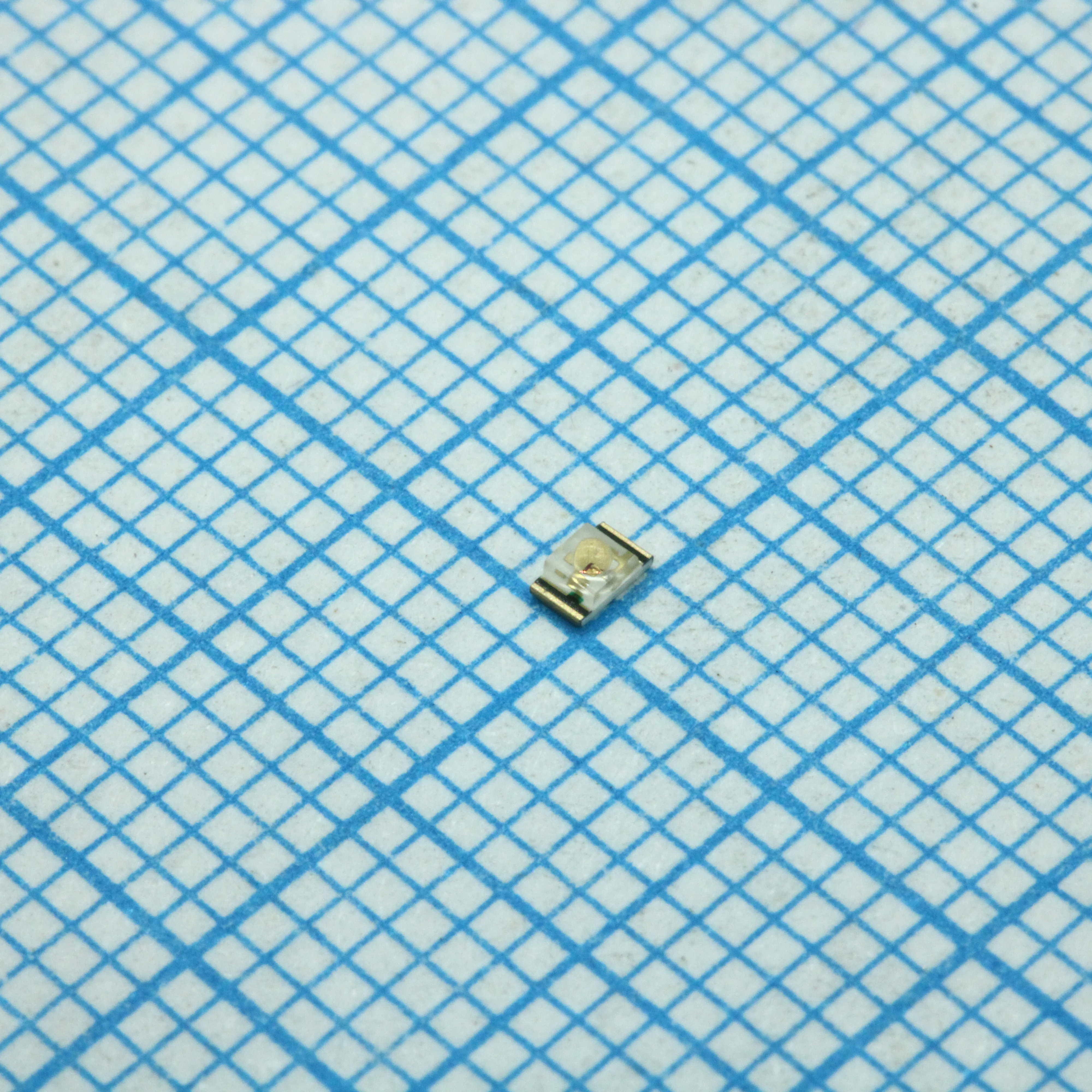APTD2012LSURCK - Чип светодиод SMD красный сверхяркий 2,0x1,25мм 40° прозрачный 150/60 мКд 1,5/2,1В
