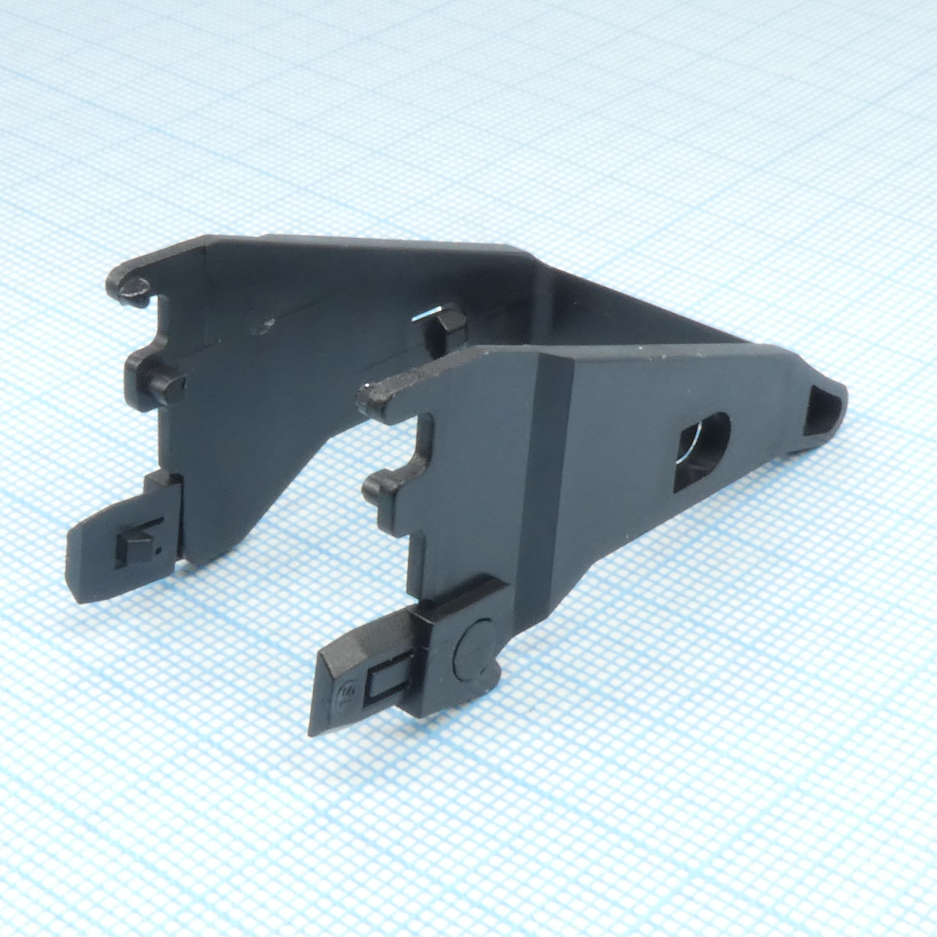 1816124-1 - Фиксатор реле в сокете PT17024