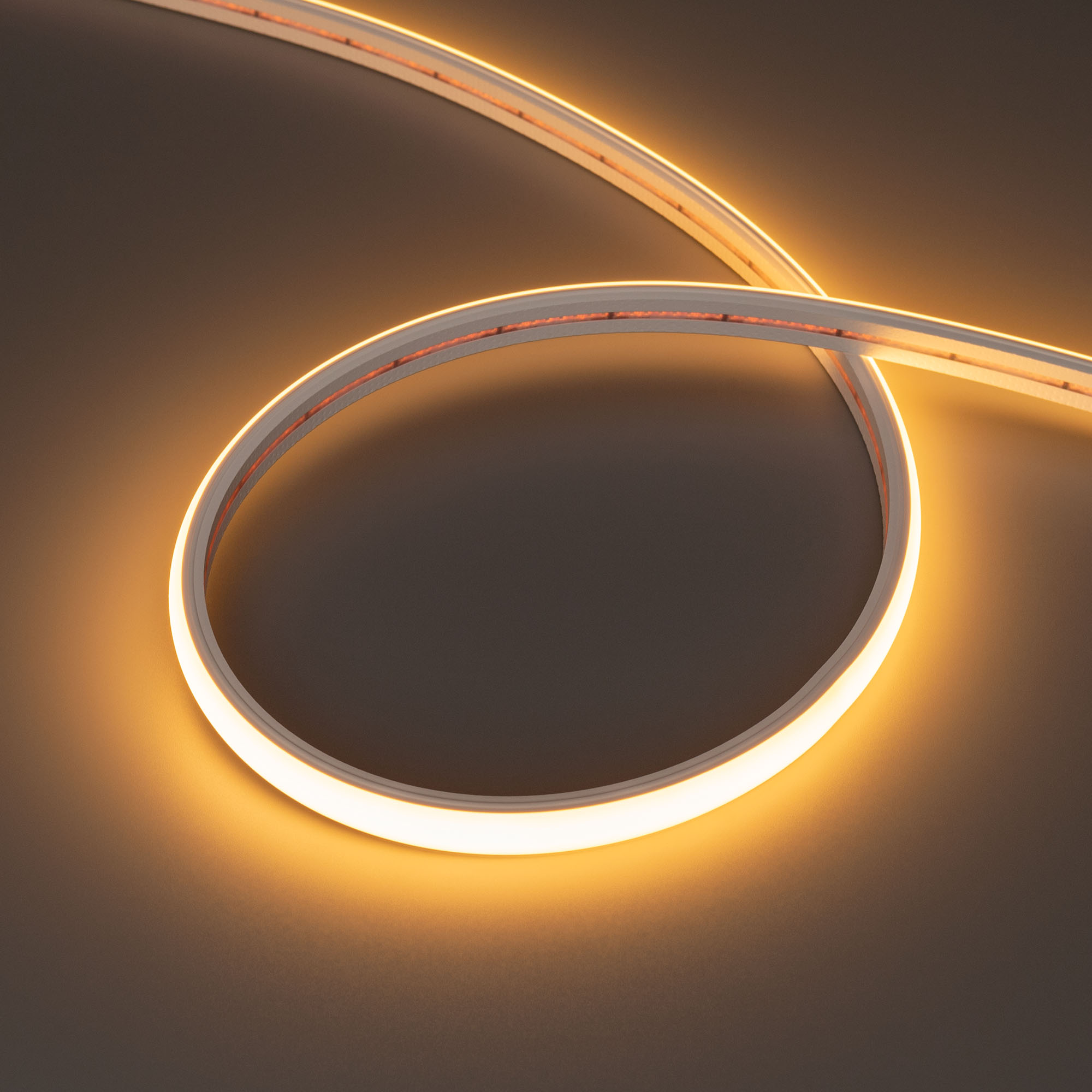 Лента герметичная MOONLIGHT-TOP-X320-11x7mm 24V Warm2300 (10 W/m, IP65, CSP, 5m, wire x2) 039446 - Гибкая герметичная лента (неон серии MOONLIGHT), сечение 11х7 мм. Светодиоды CSP 320 шт/м. Цвет свечения ТЁПЛЫЙ БЕЛЫЙ (2300 К), индекс цветопередачи CRI>90,