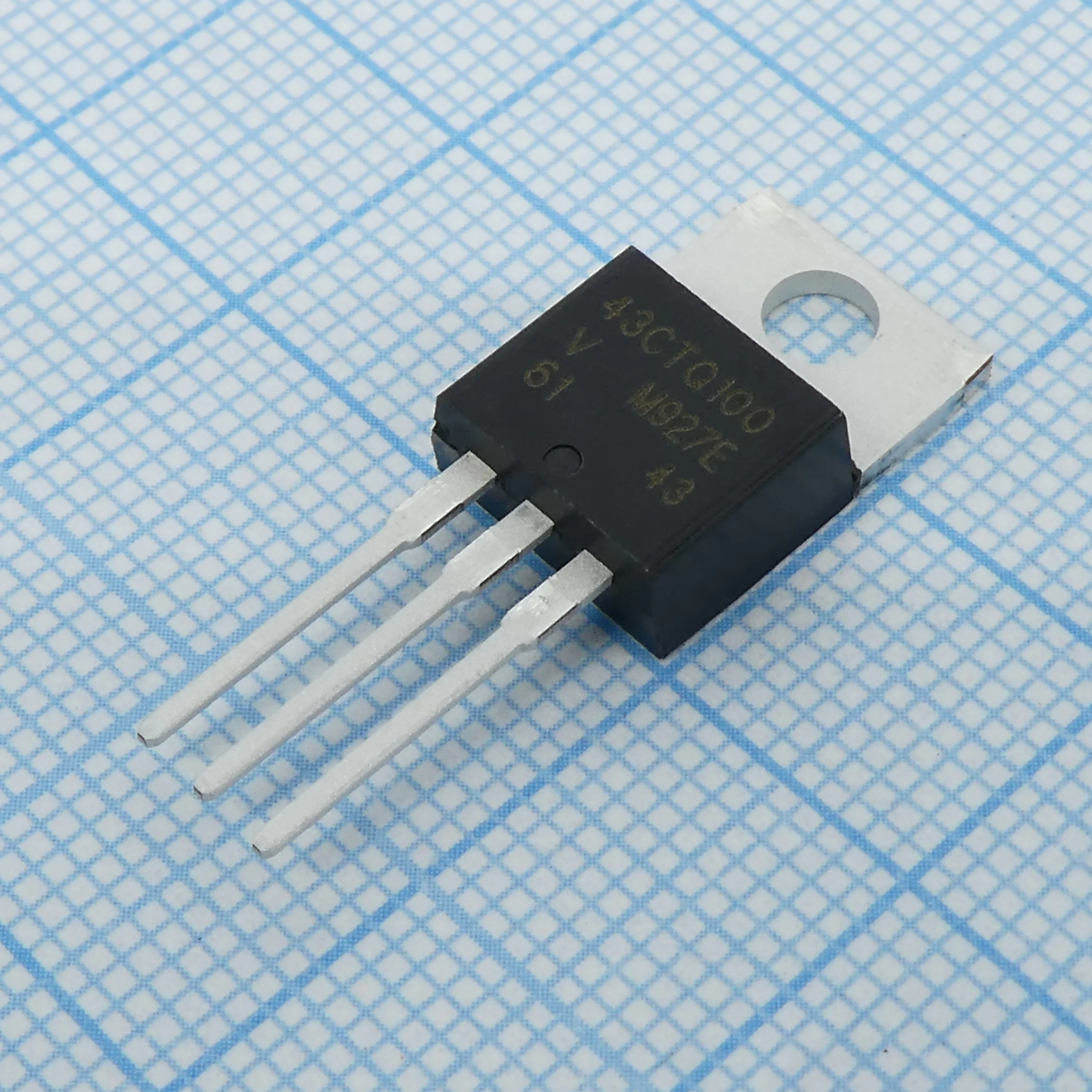 VS-43CTQ100-M3 - Диод Шоттки х2 100V 2х20А 0.67V общ. катод