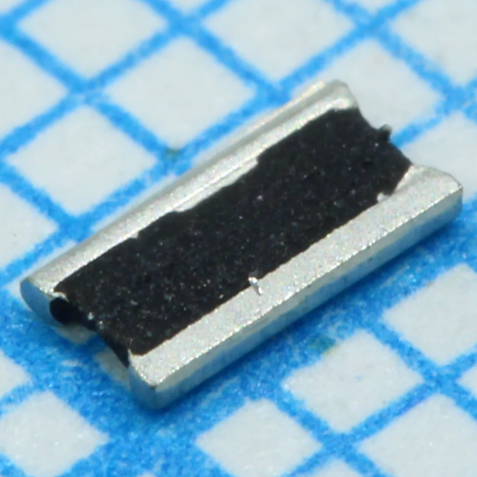 WSL06121L000FEA - ЧИП-резистор металлополосковый 0612 0.001Ом ±1% 1Вт 250ppm/°C автомобильного применения лента на катушке