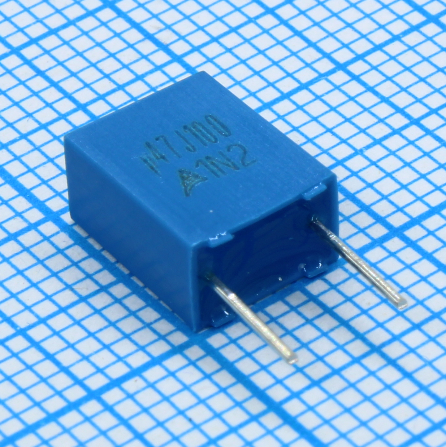 B32529C1474J - Конденсатор металлоплёночный полиэтилентерефталатный 0.47мкФ 100В ±5% (7.3х4.5х9.5мм) шаг выводов 5мм 125°С автомобильного применения россыпь