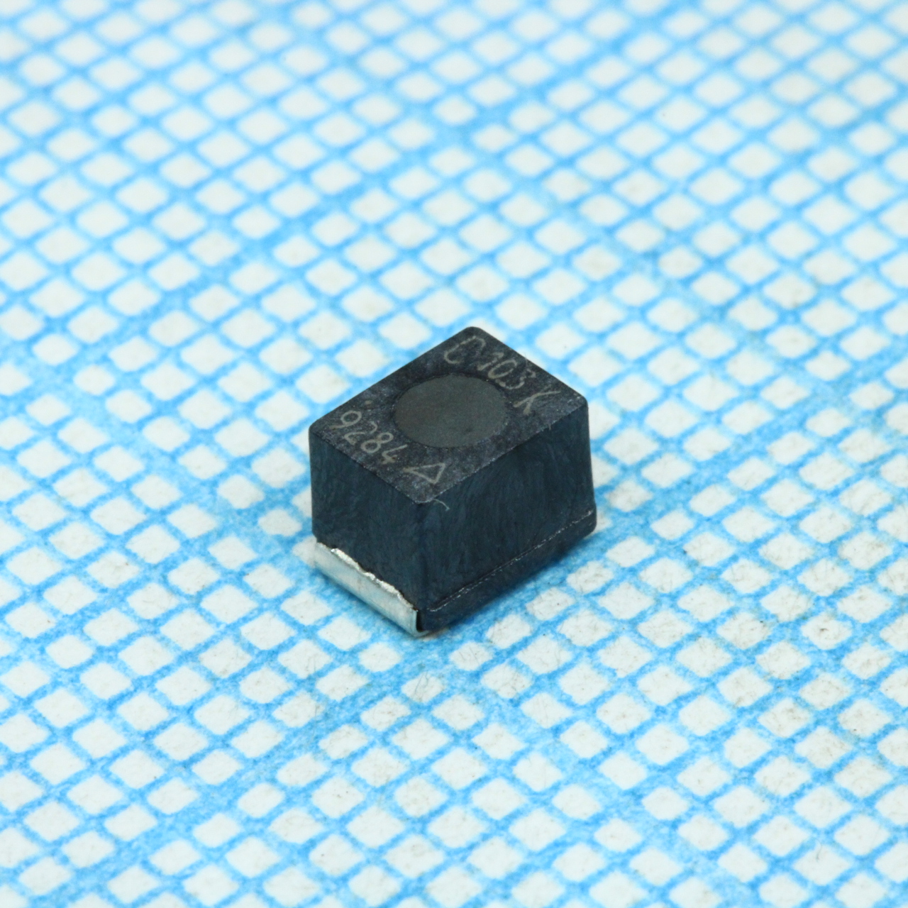 B82432C1103K - ЧИП-индуктивность общего назначения проволочная формованная 10мкГн ±10% 1МГц 40Q-Фактор феррит 0.32A 0.98Ом 18