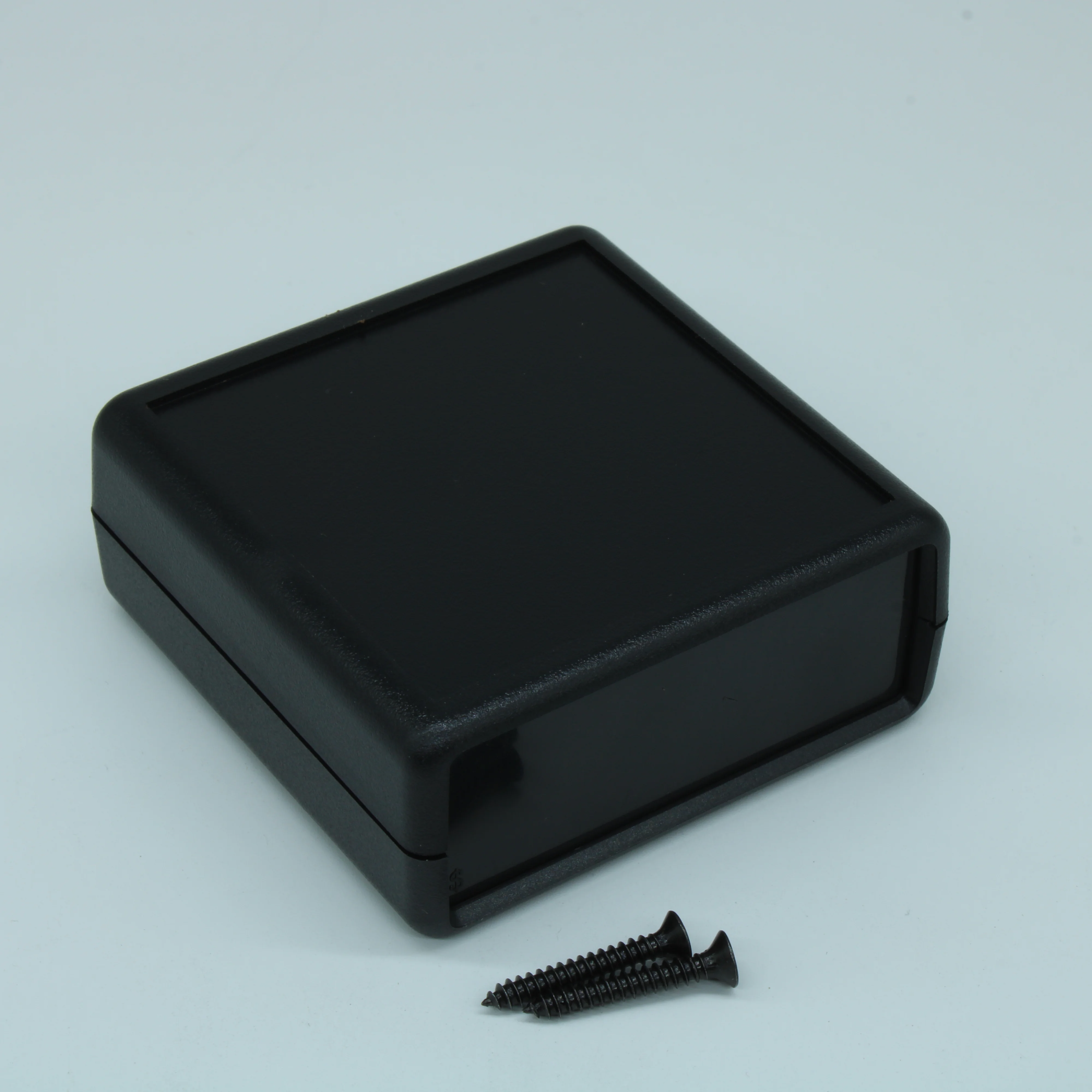 G512B-2$ - Корпус из ударопрочного пластика ABS, две панели "$", IP54, цвет черный