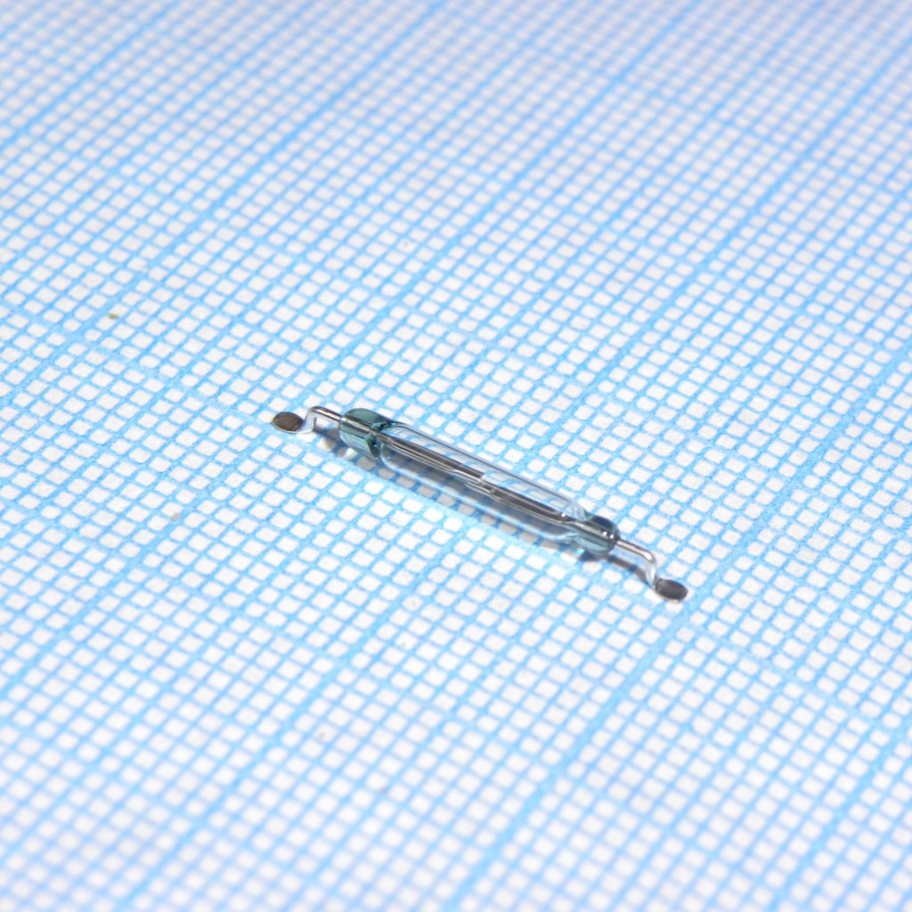 MK23-66-D-2 - Контакт герметичный нормально разомкнутый 0.5A, 200В для поверхностного монтажа