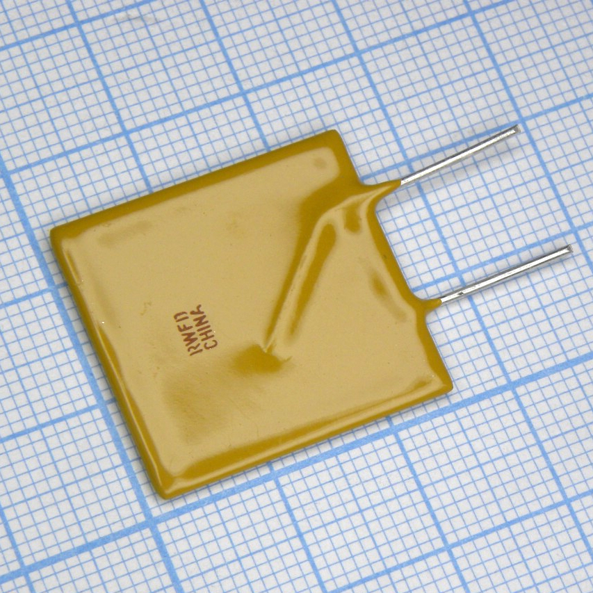 RUEF900 - Самовосстанавливающийся предохранитель PTC 9A(hold) 18A(trip) 30V 100A 4.2W 20s 0.005Ohm Radial 24.1 X 3 X 29mm Bag