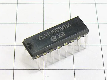 Микросхема КР1561КП4