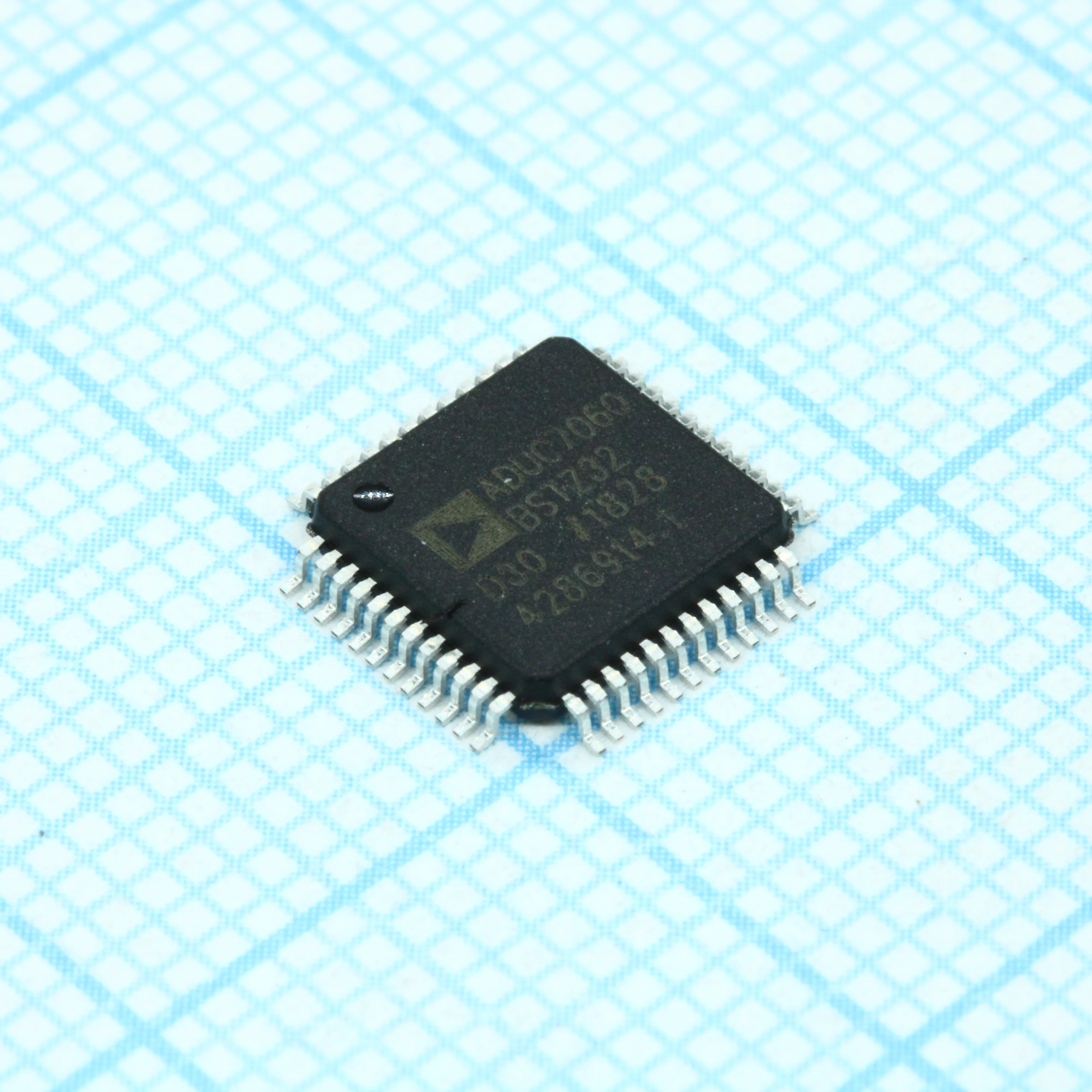 ADUC7060BSTZ32-RL - Прецизионный аналоговый микроконтроллер с низким энергопотреблением, два сигма-дельта АЦП, Flash / EE