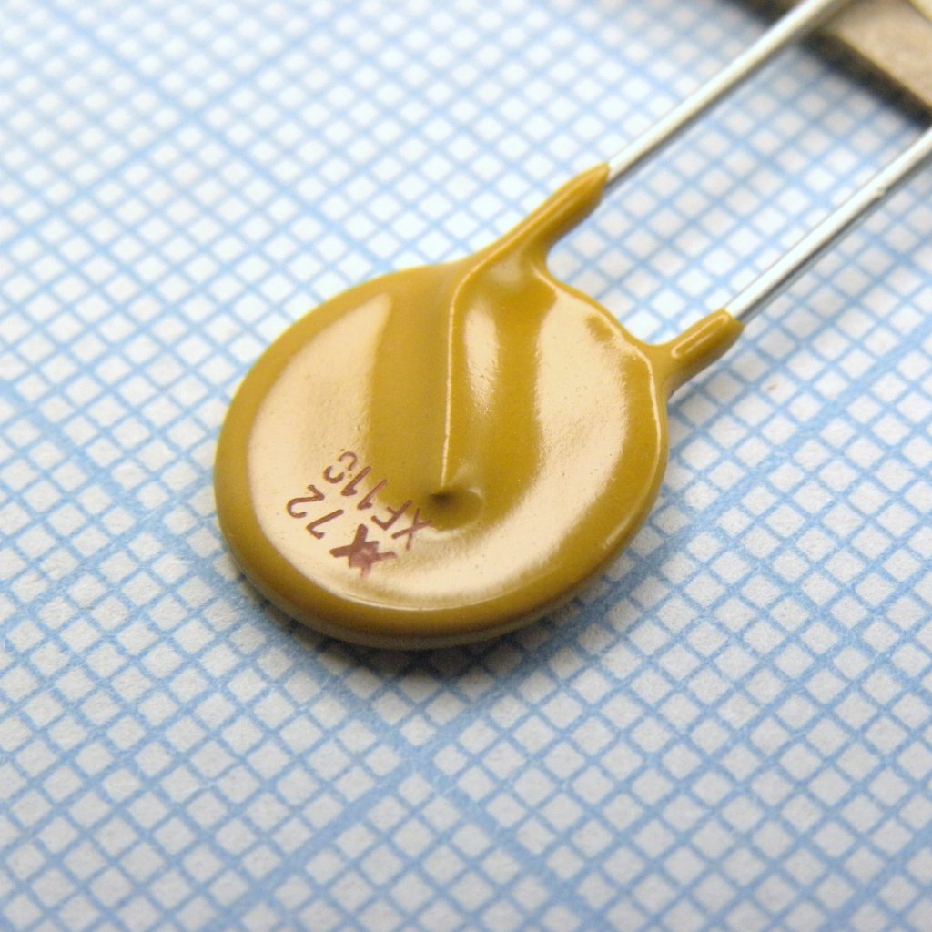 RXEF110-2 - Самовосстанавливающийся предохранитель PTC 1.1A(hold) 2.2A(trip) 72V 40A 1.5W 8.2s 0.15Ohm, радиальные выводы, 12.8 X 3 X 17.5mm, лента в катушке