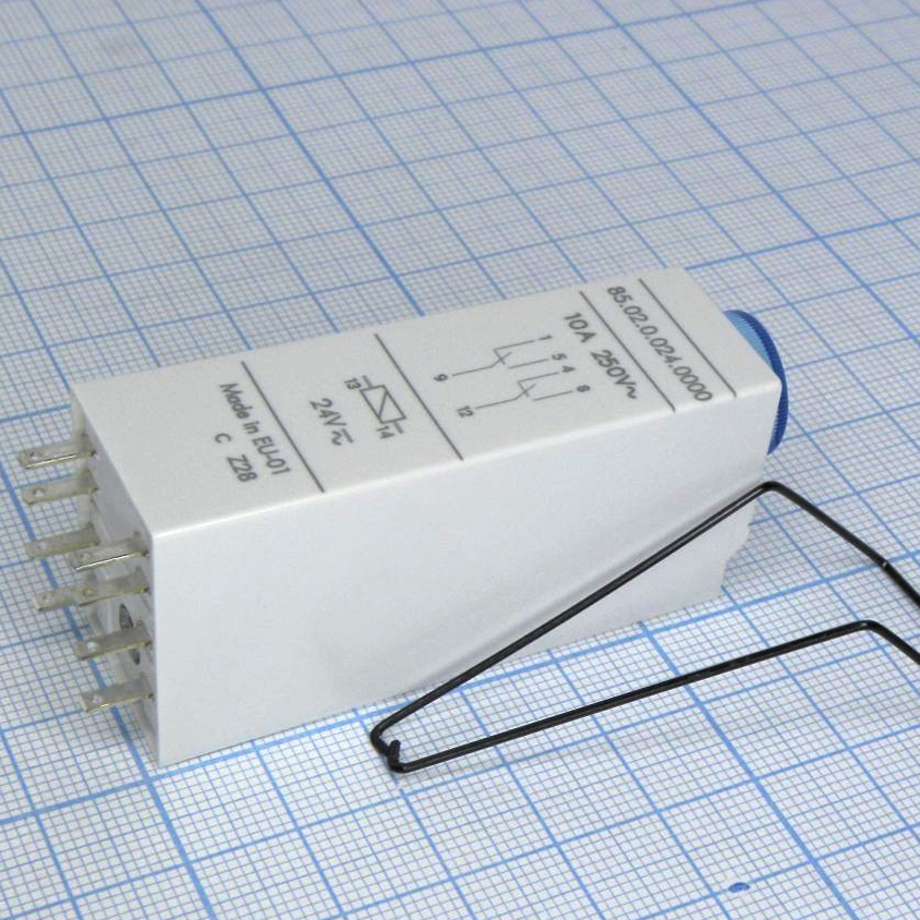 85.02.0.024.0000 - Миниатюрный мультифункциональный таймер (AI, DI, SW, GI); монтаж в розетку; питание 24В АС/DC; 2CO 10A; регулировка времени 0.05с…100ч; степень защиты IP40; в комплекте металлическая клипса 094.81