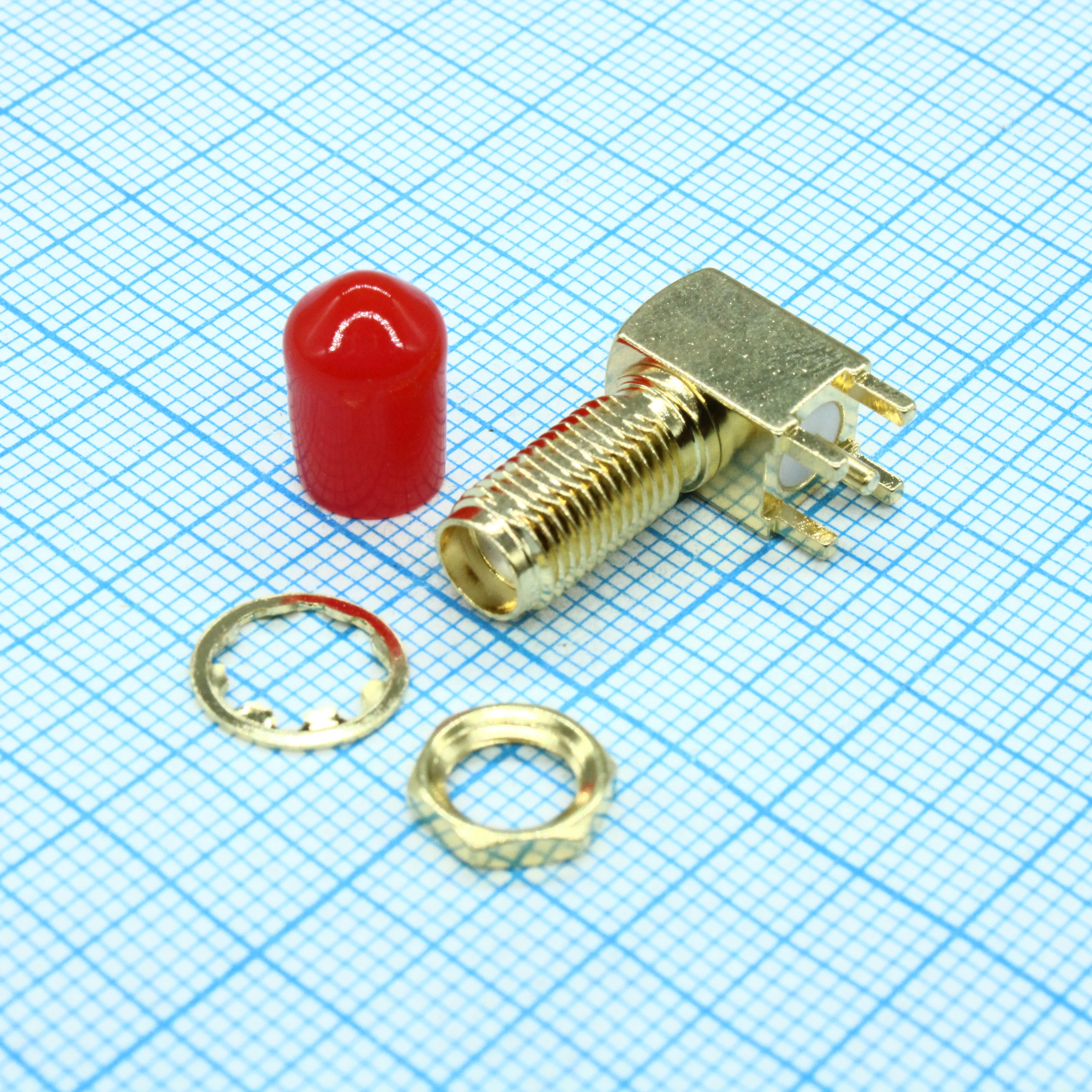 L-KLS1-SMA006-B - Разъем SMA для монтажа на печатной плате с штекером углового типа