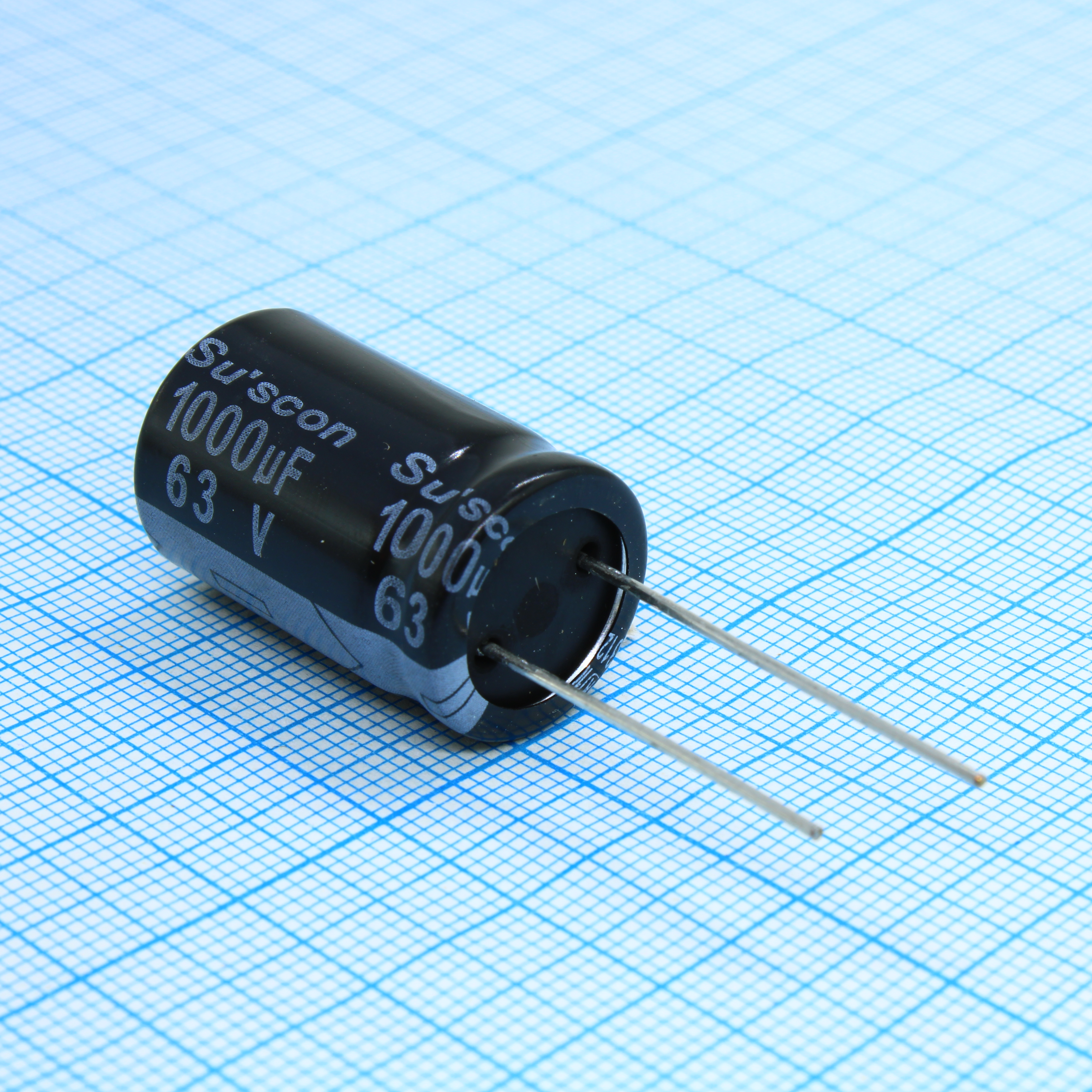 HX050M102J25TKKKS00R - Конденсатор алюминиевый электролитический 1000мкФ 50В ±20% (16х25мм) радиальный, шаг 7.5мм 0.022Ом 3000мА 10000час 105°C россыпь