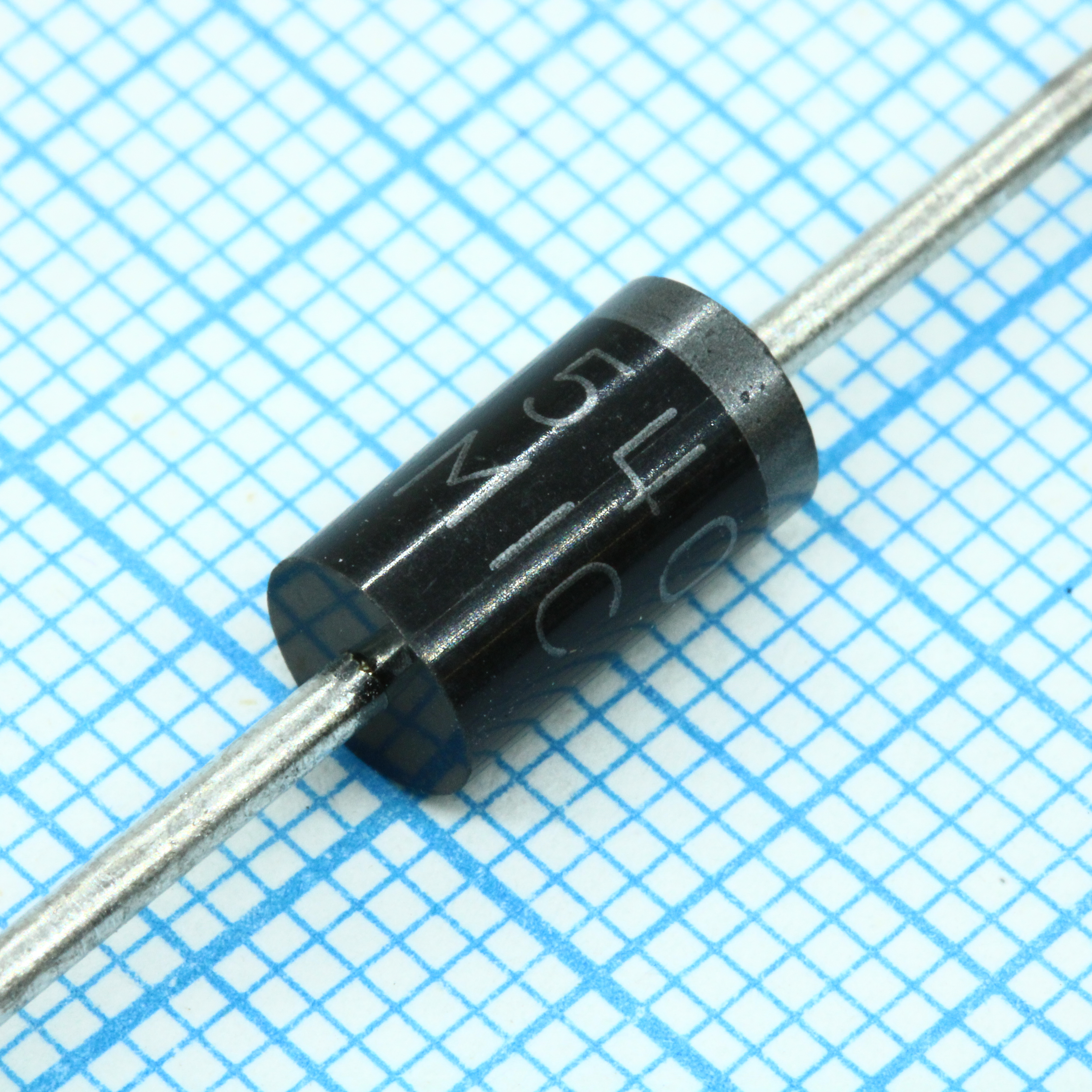 1N5404 - Диод импульсный 400В 3A автомобильного применения 2-Pin DO-201 лента в коробке