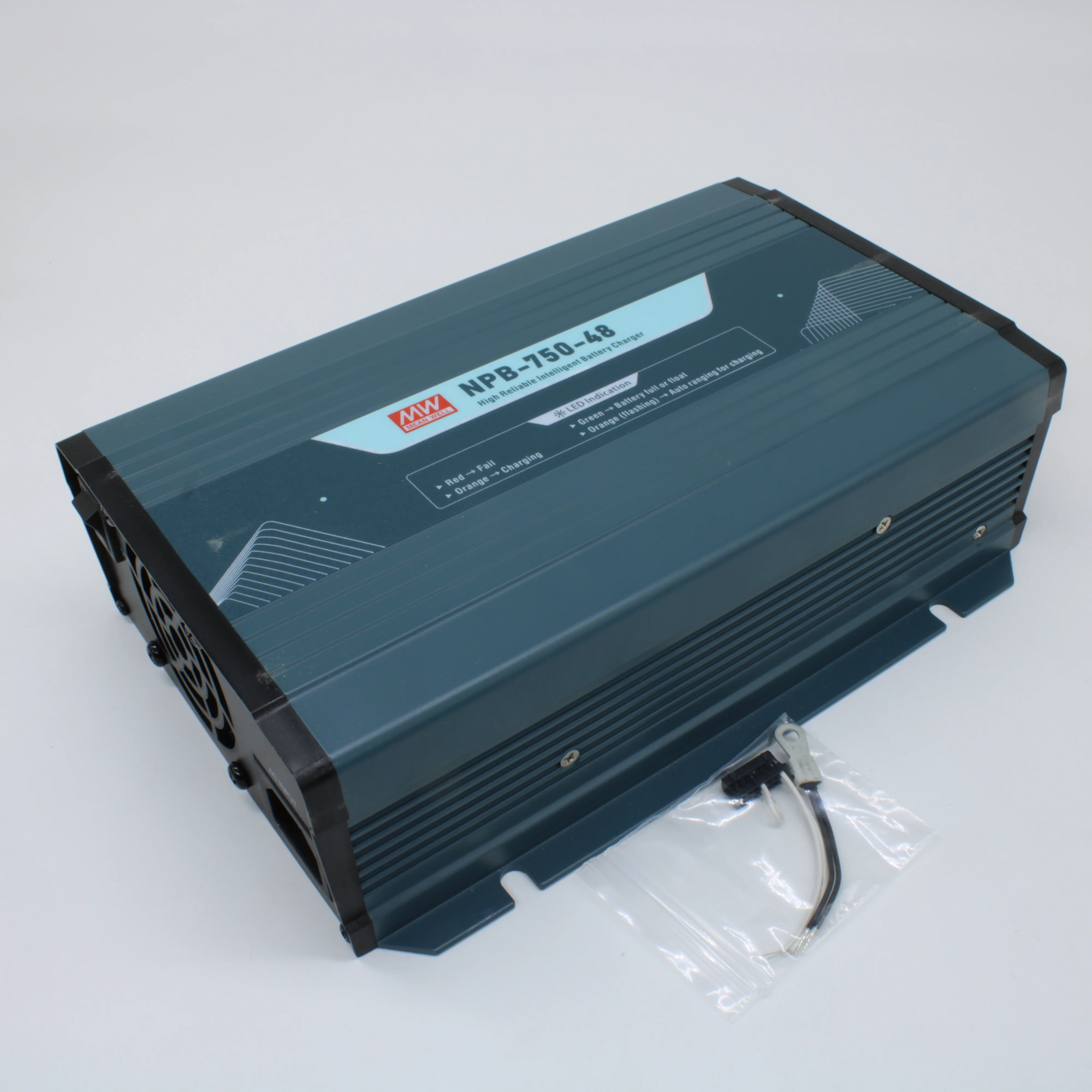 NPB-750-48 - AC/DC зарядное устройство, 57.6V/11.3A, вход 90…264VA C, 47…63Гц /127…370В DC, изоляция 3000В AC, PFC, CAN, программируемый, для свинцовых (обслуживаемых, гелевых, AGM) и Li-ion (Fe, Mn), 4 стадии заряда, 230*158*67мм, -30…+70°С
