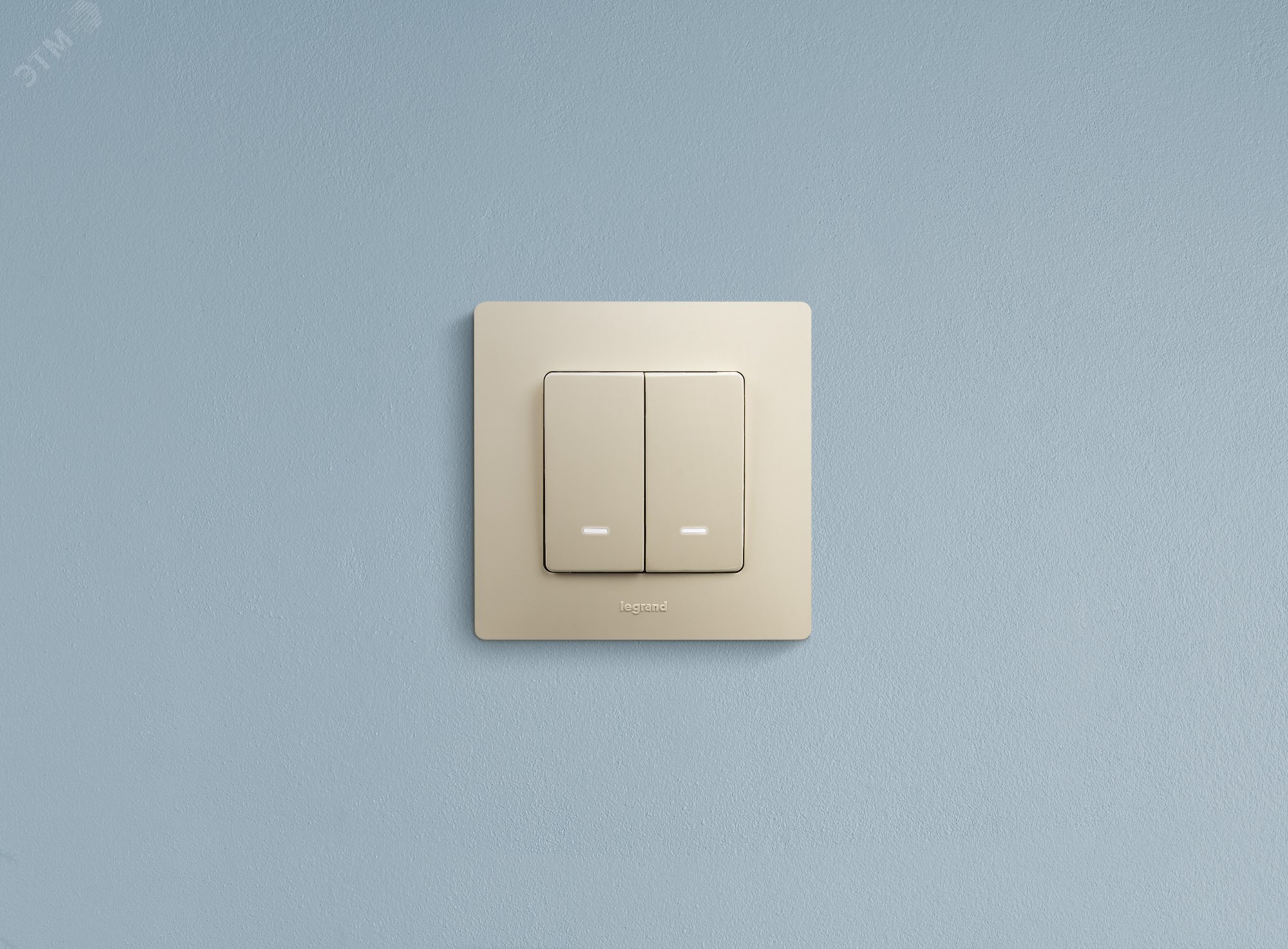 Выключатель 2-кл. СП Etika 10А IP20 250В 10AX с подсветкой/индикацией безвинтов. зажимы механизм сл. кость Leg 672304