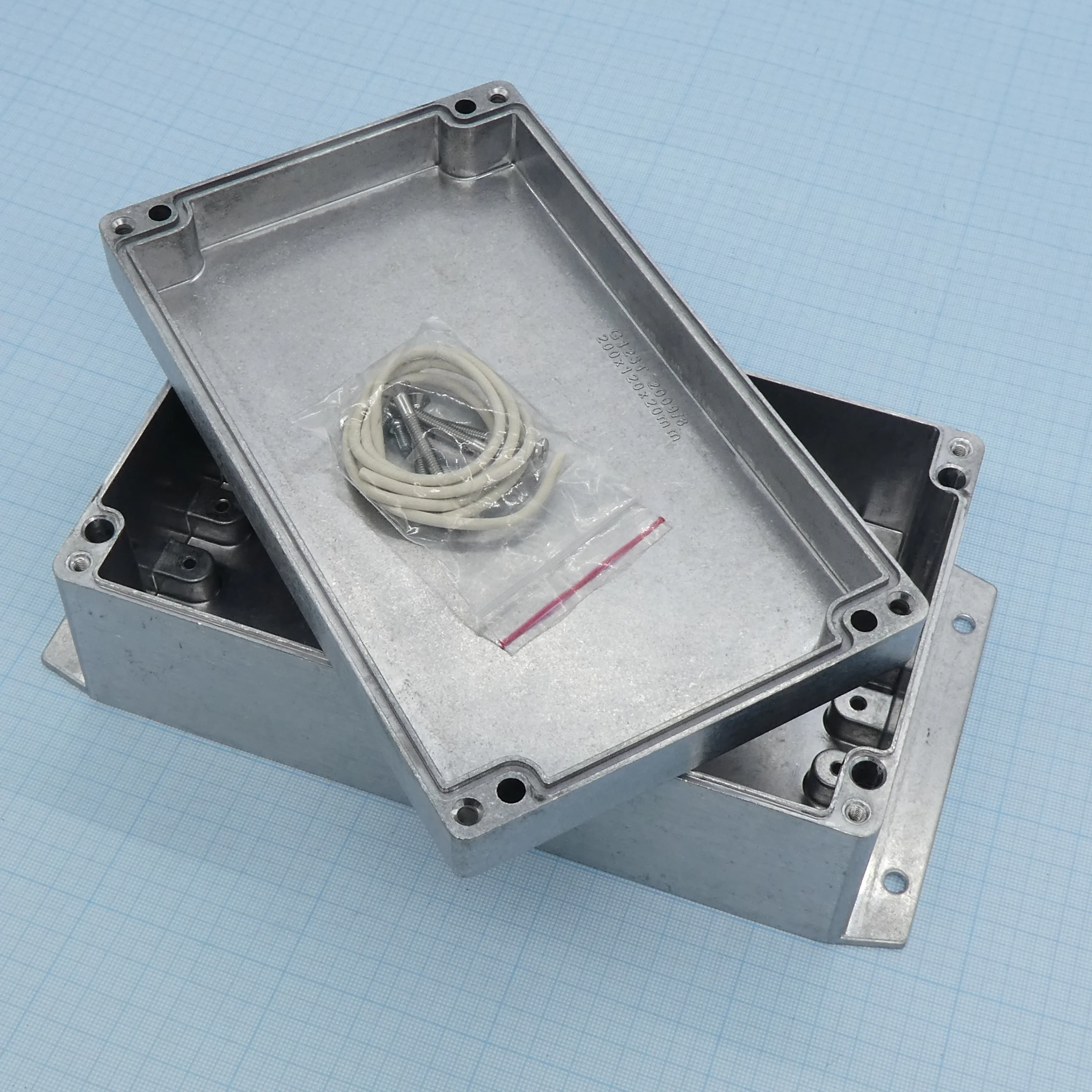 G123MF - Герметичный алюминиевый корпус с фланцами, IP65, некрашеный