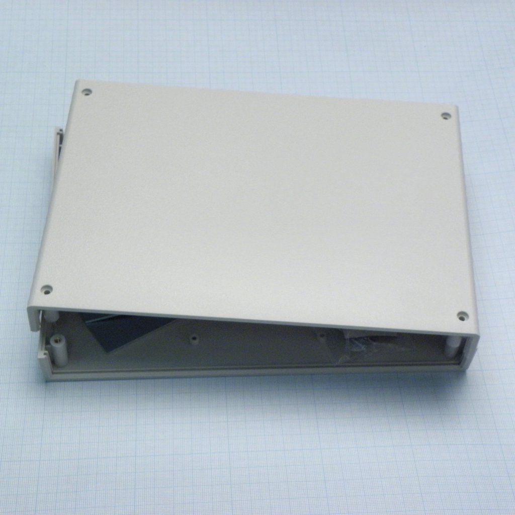 G750A - Корпус из высокопрочного пластика с алюминиевыми панелями