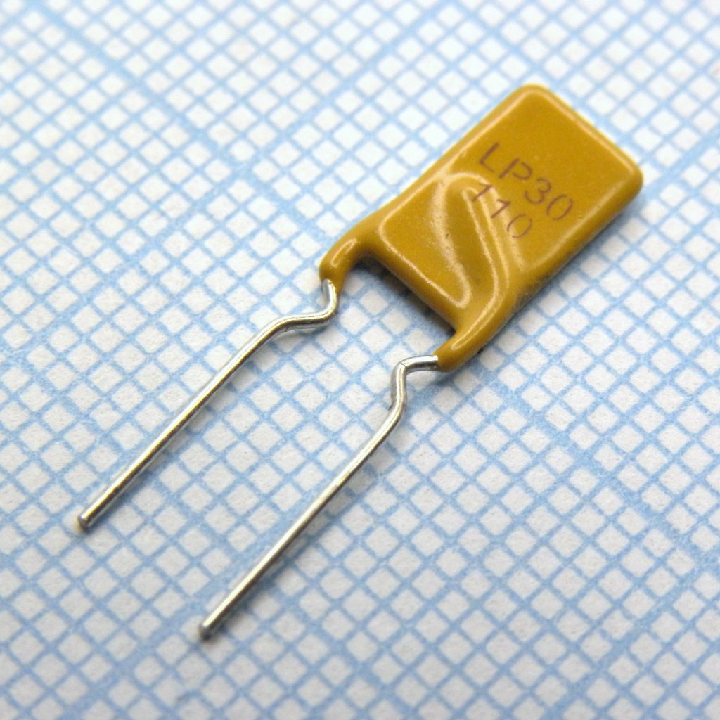 LP30-110F - Самовосстанавливающийся предохранитель PTC 1.1A(hold) 2.2A(trip) 30V 40A 1W 6.6s 0.05Ohm Radial 8.2 X 3 X 14mm