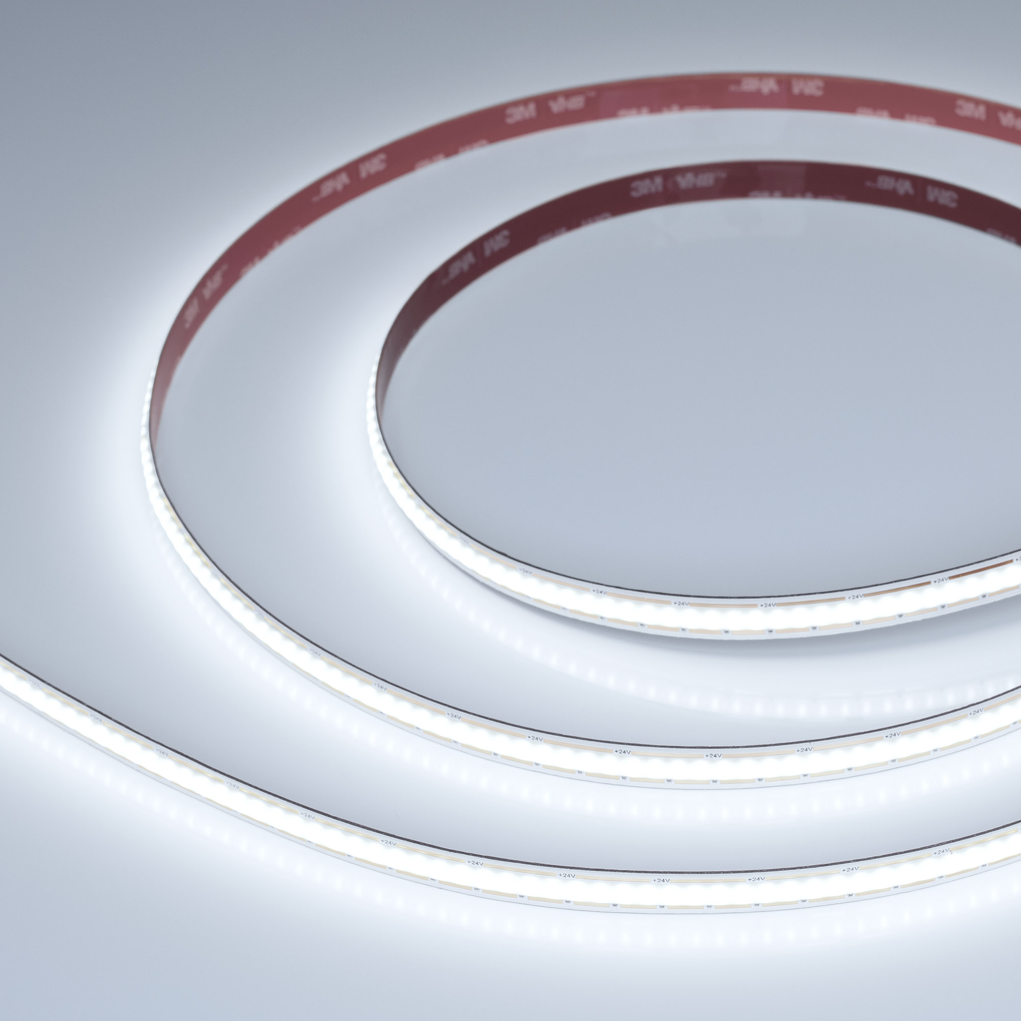 Лента COB-X480-10mm 24V White6000 (10 W/m, IP20, 5m, FreeCut) 044194 - Лента COB сплошной засветки без видимых светодиодов. Светодиоды CSP 480 шт/м. Цвет свечения БЕЛЫЙ 6000K, высокий индекс цветопередачи CRI>90, угол 160°. Мощность 10 Вт/м, питание 24 В.