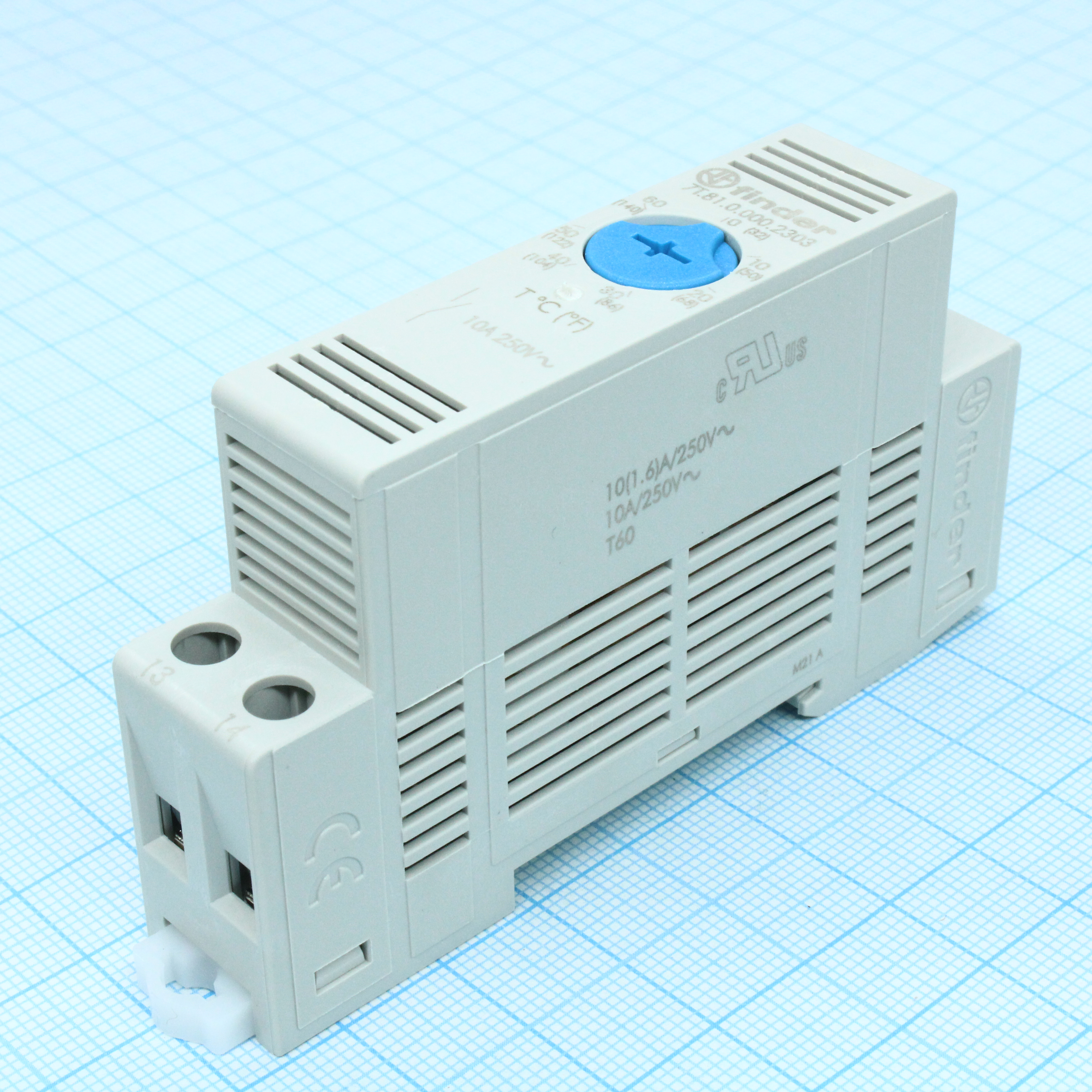 7T.81.0.000.2303 - термостат щитовой  для включения охлаждения; диапазон температур 0…+60°C; 1NO 10A; модульный, ширина 17.5мм; степень защиты IP20