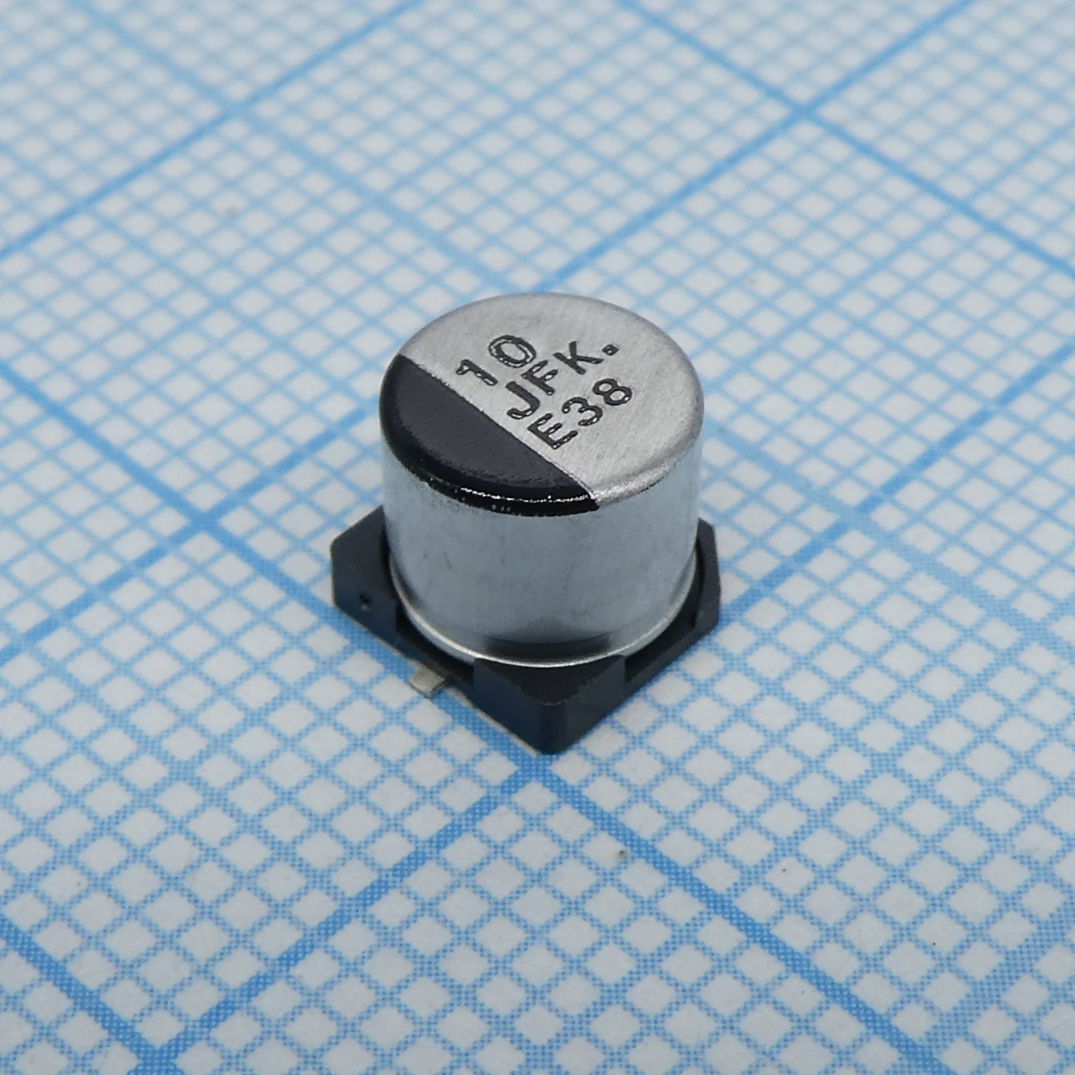 EEEFK1J100P - Конденсатор электролитический для поверхностного монтажа 63В 10мкФ ±20%, 2000часов, 80mA, 6.3х5.4мм