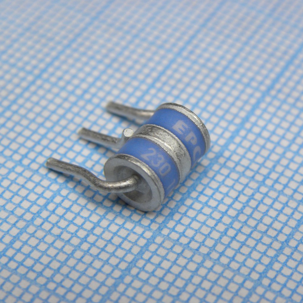 B88069X9800B502 - 6х8.1mm 230V ±20% 10kA/10A 3-x элек. T33A230X