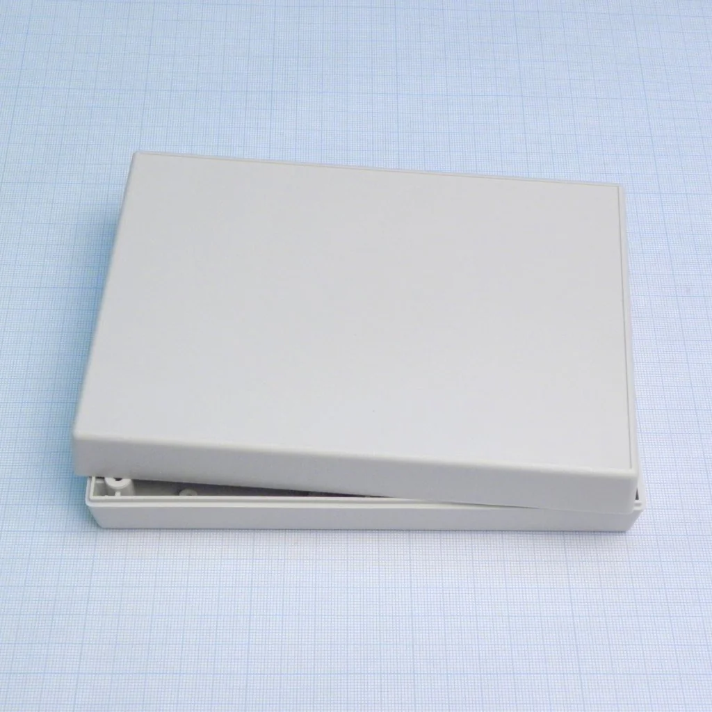 G1208G - Прочный корпус из ABS пластика, светло-серый
