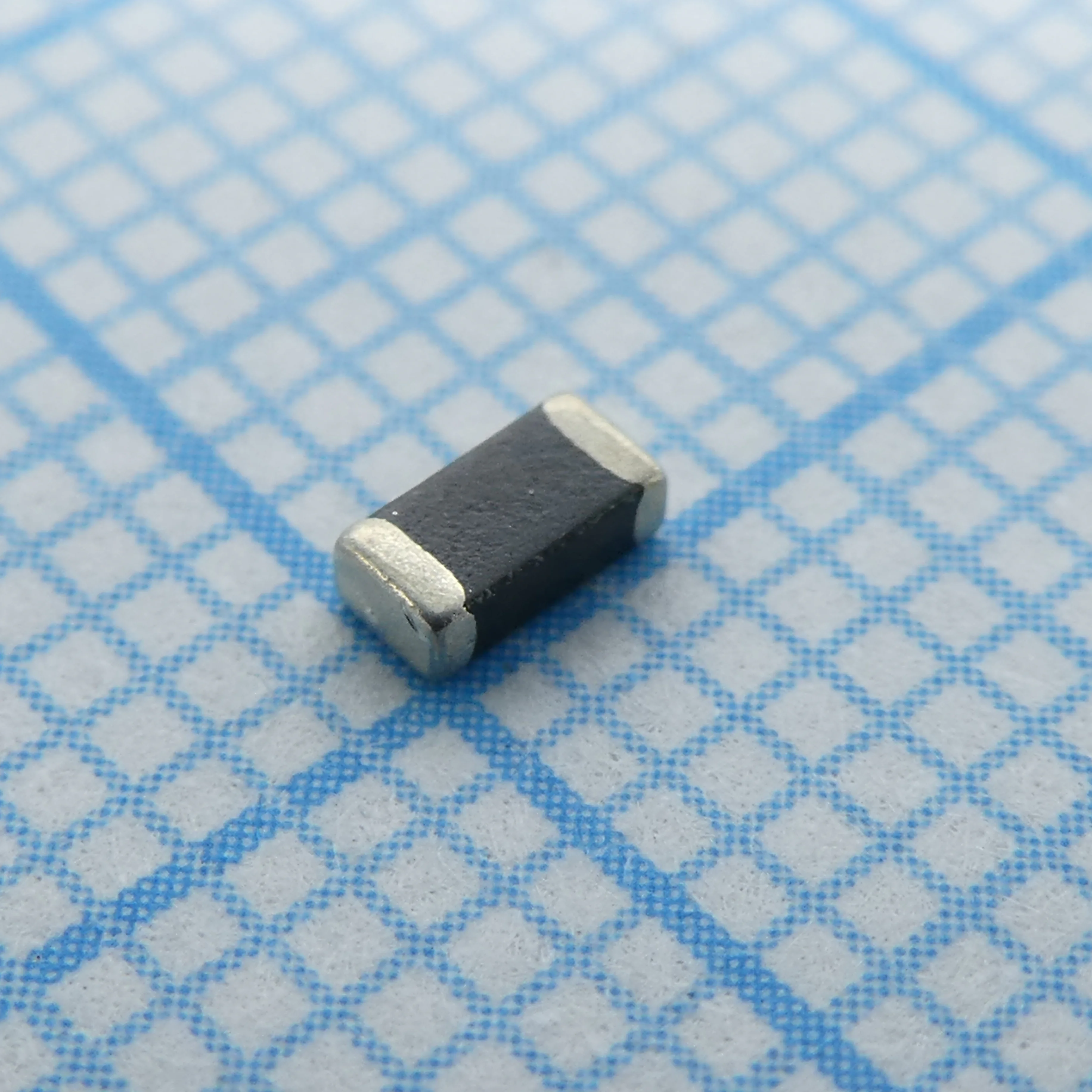 JMV1206S300T551 - SMD варистор 1206 30Vdc 200A  41.5V(1mA), 0.3Вт стандарт. серия, лента в катушке