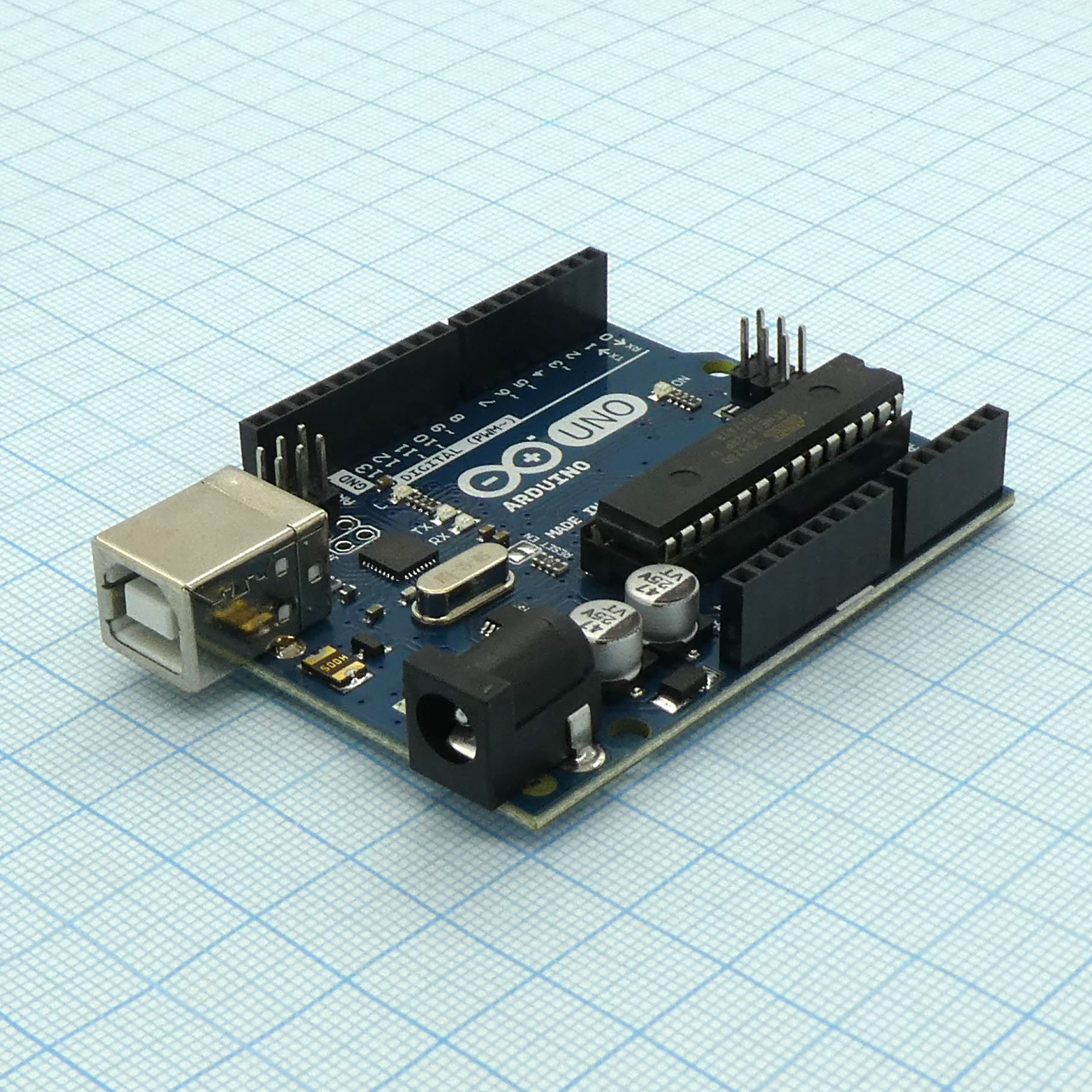 A11-Контроллер Arduino UNO - Arduino Uno контроллер построен на ATmega328 . Платформа имеет 14 цифровых вход/выходов (6 из которых могут использоваться как выходы ШИМ), 6 аналоговых входов, кварцевый генератор 16 МГц, разъем USB, силовой разъем, разъем IC