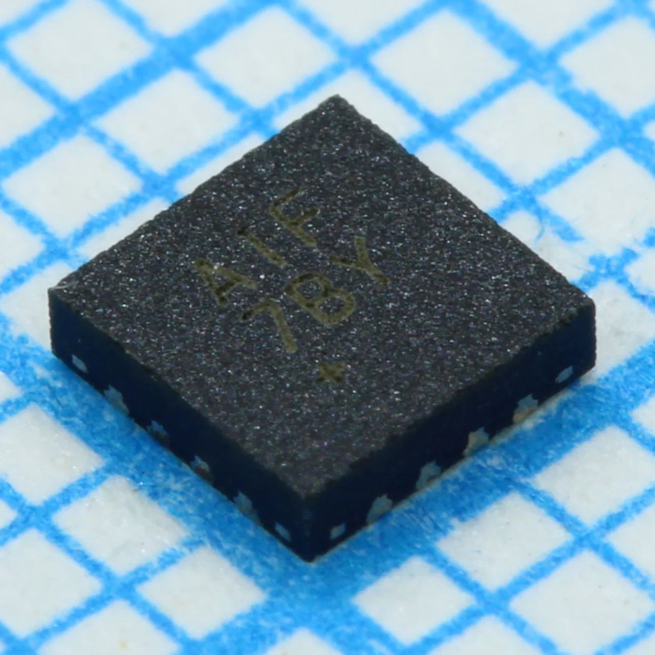 MAX97220AETE+T - Усилитель головных телефонов/линейный драйвер 16TQFN