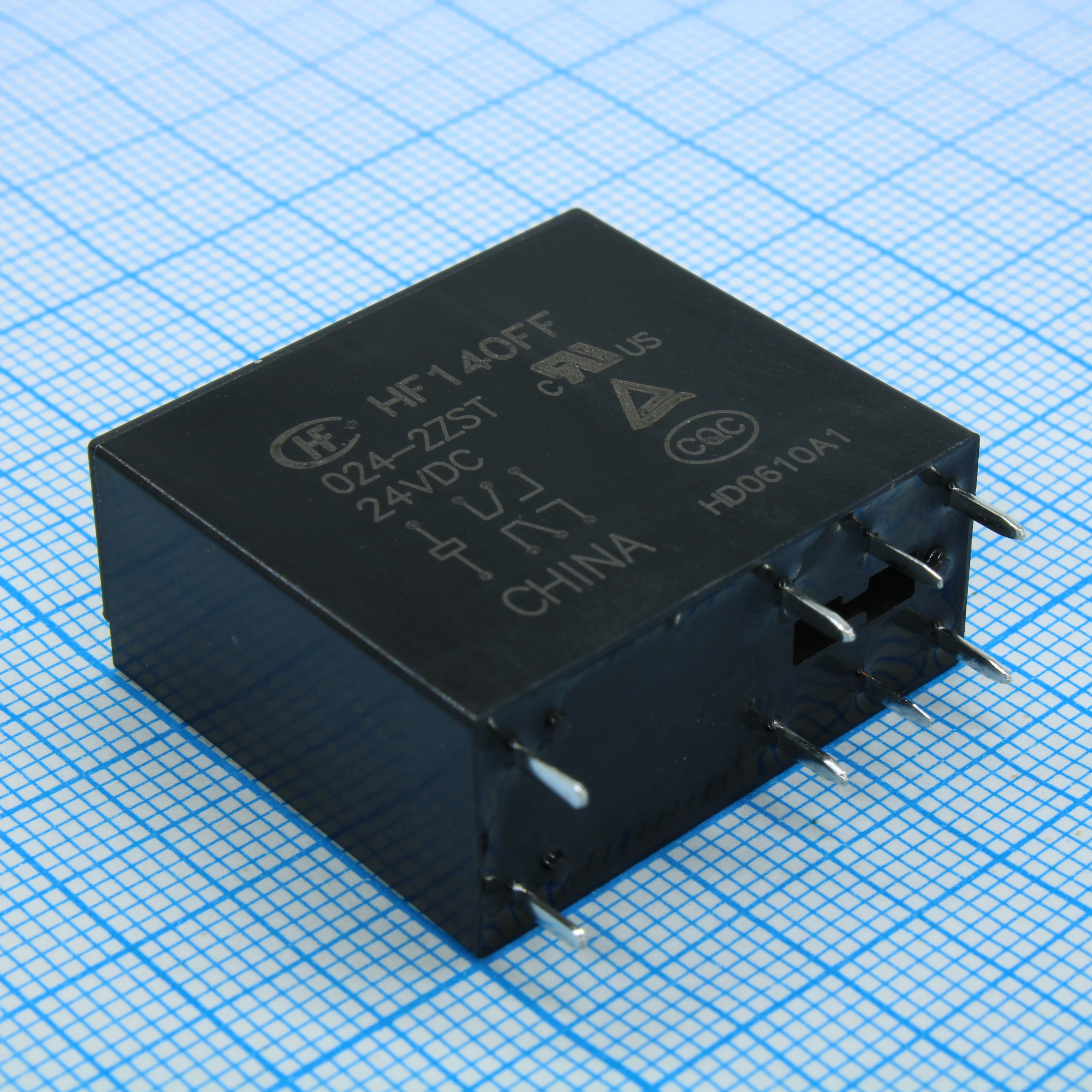 HF140FF/024-2ZST - Реле силовое, 10 A, 24 В, две группы на переключение