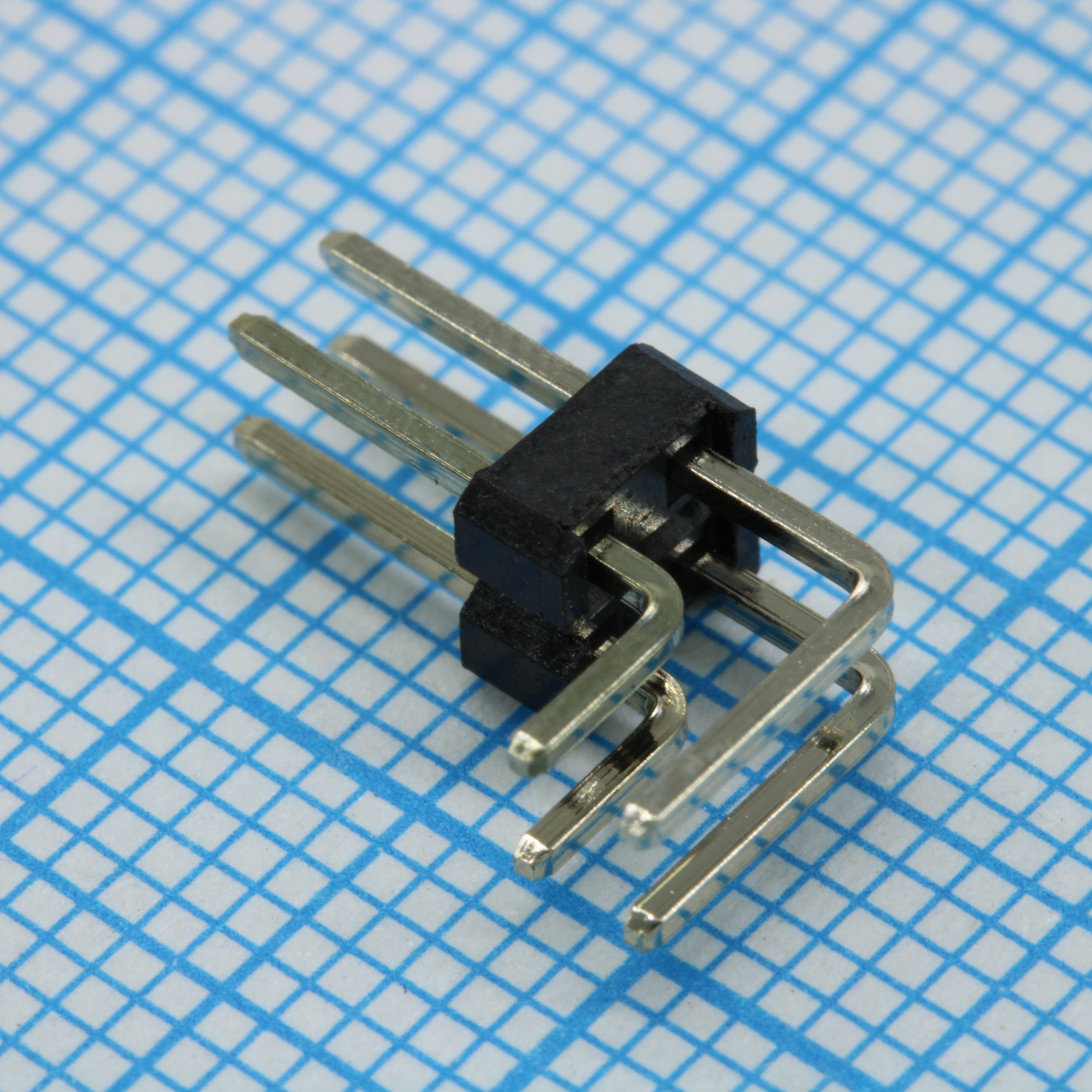 DS1022-2X2RF11-B - Соединитель штыревой, вилка на плату двухрядная угловая 4pin(2x2), шаг 2.54мм
