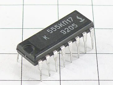 Микросхема К555КП17