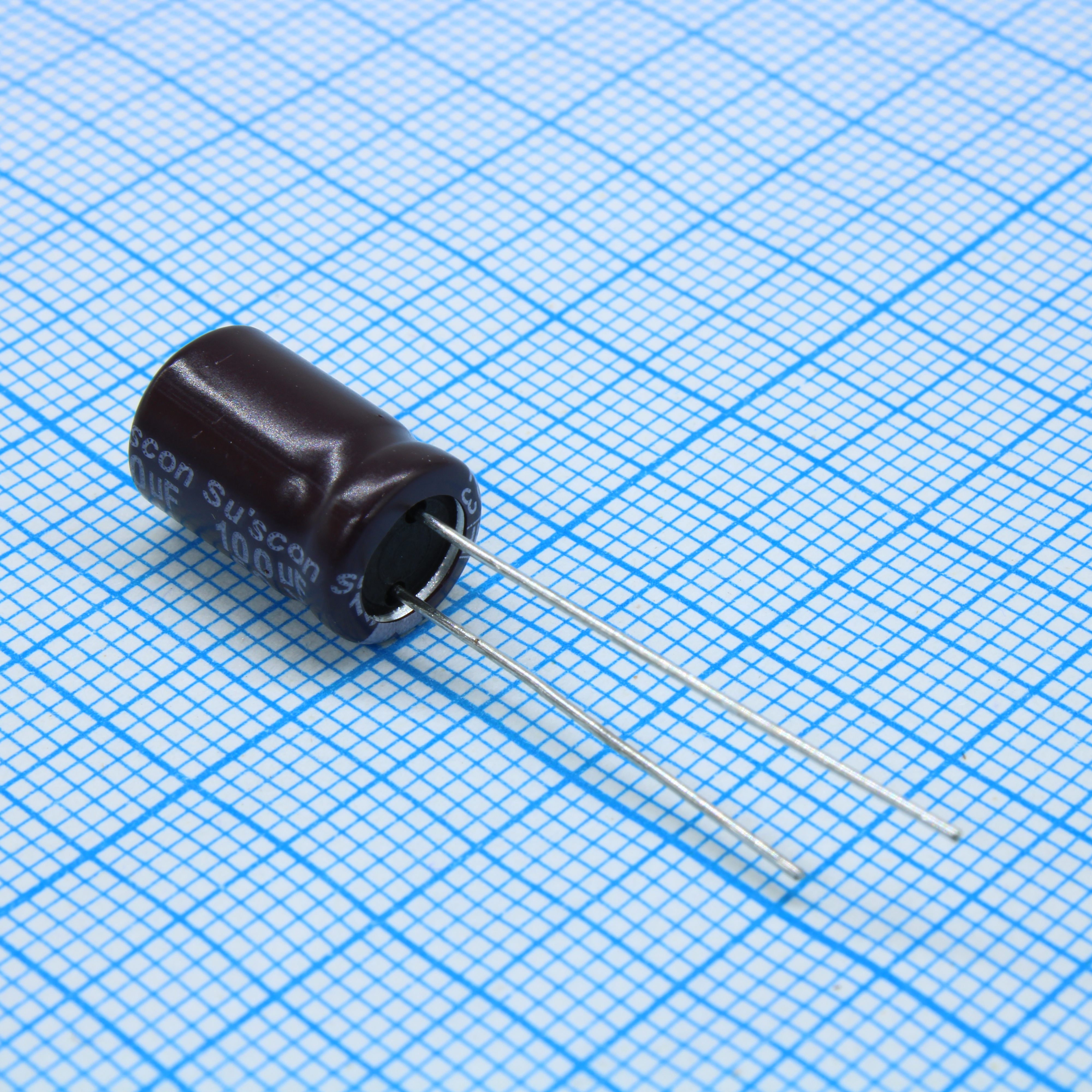 HG035M101F12PKKKS00R - Конденсатор алюминиевый электролитический 100мкФ 35В ±20% (8х12мм) радиальный 3.5мм низкое ESR 0.015Ом 510мА 7000час 105°C россыпь