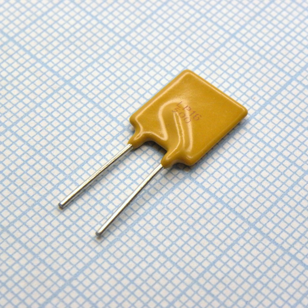 LP16- 500F - Самовосстанавливающийся предохранитель PTC 5A(hold) 8.5A(trip) 16V 100A 2.6W 3.6s 0.014Ohm Radial 11.1 X 3 X 15.5mm Bag