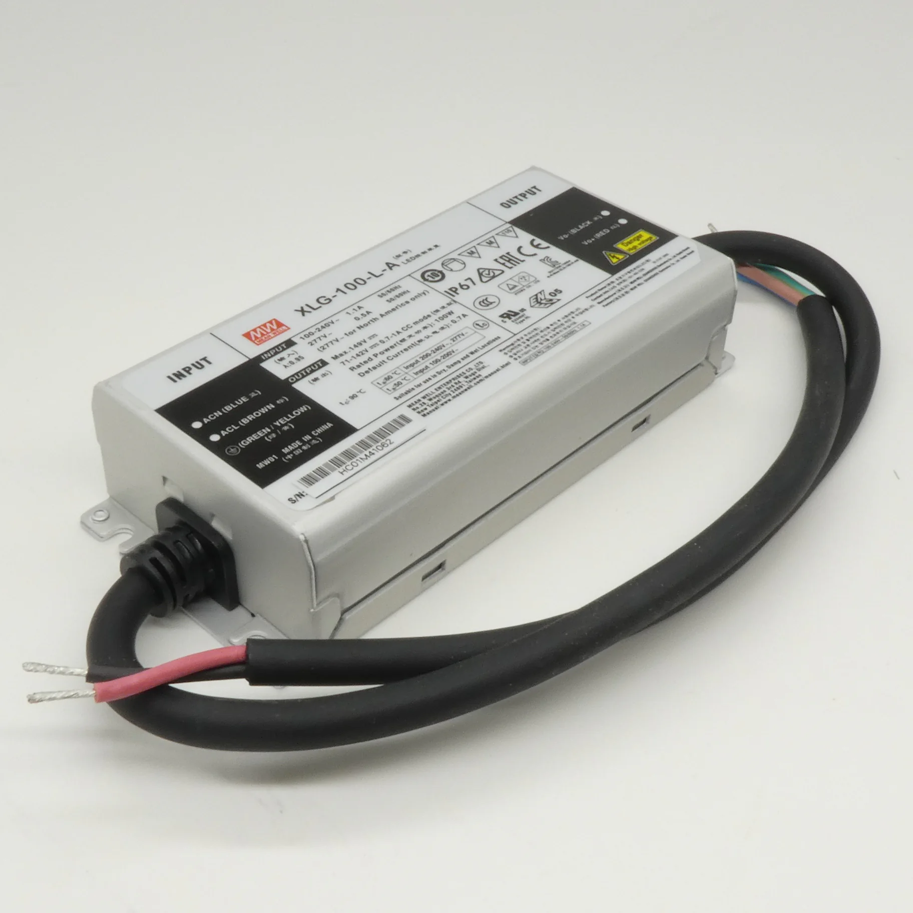 XLG-100-L-A - AC-DC, 100Вт, стабилизатор тока, IP67, вход 90…305В AC, 47…63Гц, ККМ, выход 700…1050мА/71…142В (режим пост. мощности), изоляция 3750В AC, в кожухе 150х63х32мм, -40…+90°С (корпус), встр. потенциометр