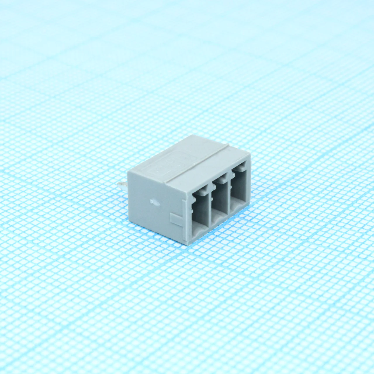 BCH-381V- 3 GY - Корпусная часть для печатных плат, номинальный ток: 8 A, расчетное напряжение (III/2): 160 В, номинальное сечение: 1,5 мм?, полюсов: 3, размер шага: 3,81 мм, цвет: сигнальный серый