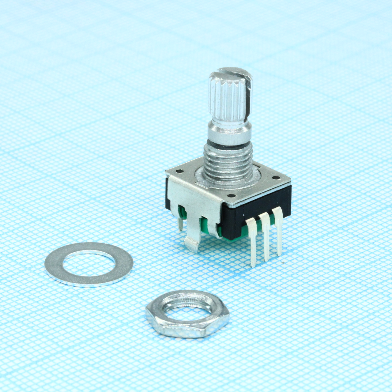 PEC11R-4215K-S0024 - Энкодер PEC11, 24 щелчка, 24 импульса, металлический вал с насечкой 15мм, с кнопкой, горизонтальные выводы,крепление на гайку 7мм