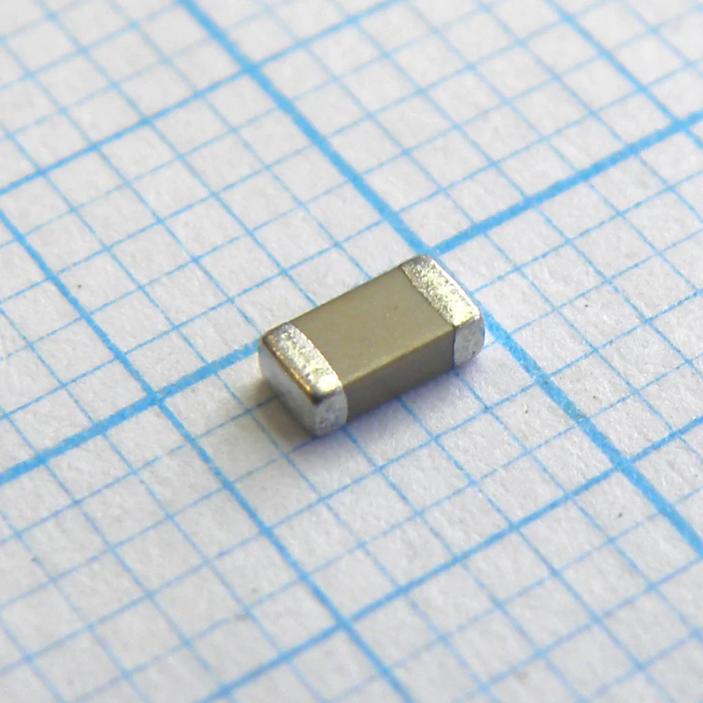 B72520T0060M062 - SMD варистор 1206 6Vac/8Vdc 200A 25V(1mA), стандартн. серия, лента в катушке (SIOV-CT1206M6G)